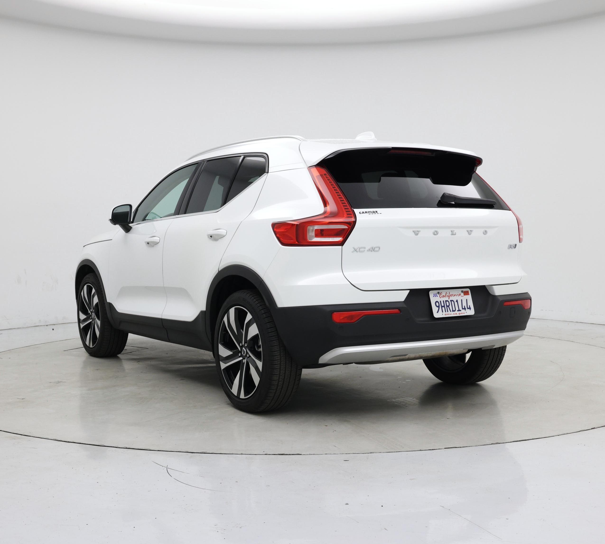 Thumbnail: 2023 Volvo XC40 - 2