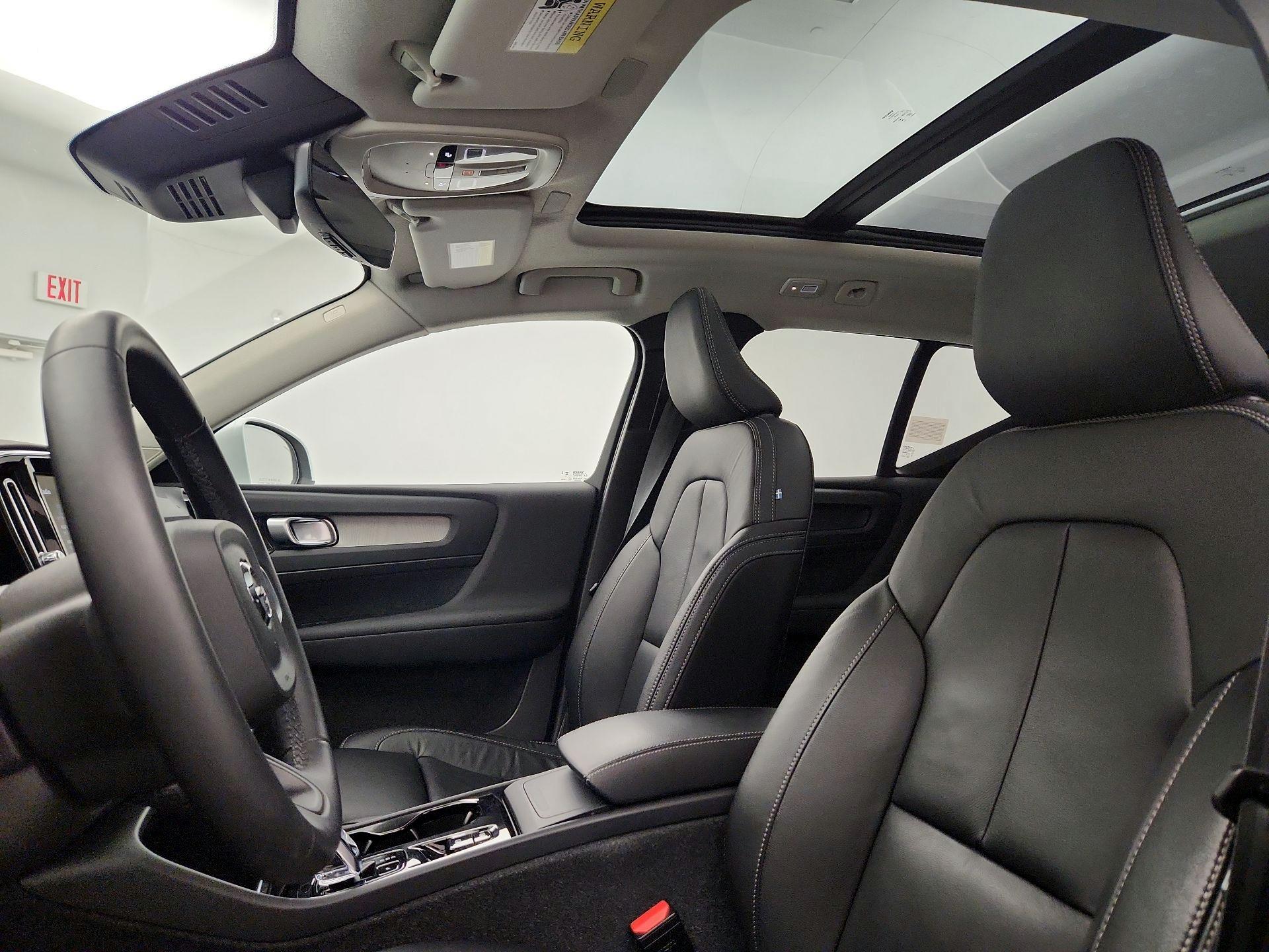 Thumbnail: 2023 Volvo XC40 - 19