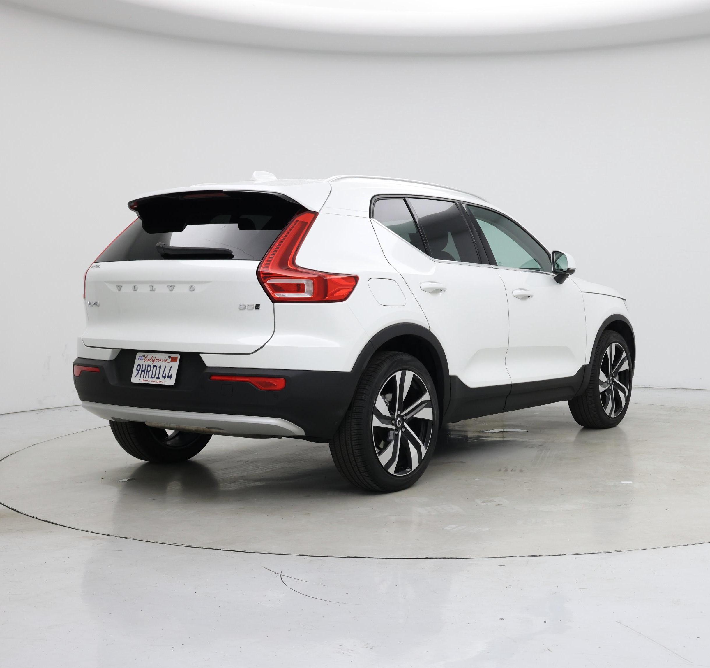 Thumbnail: 2023 Volvo XC40 - 8