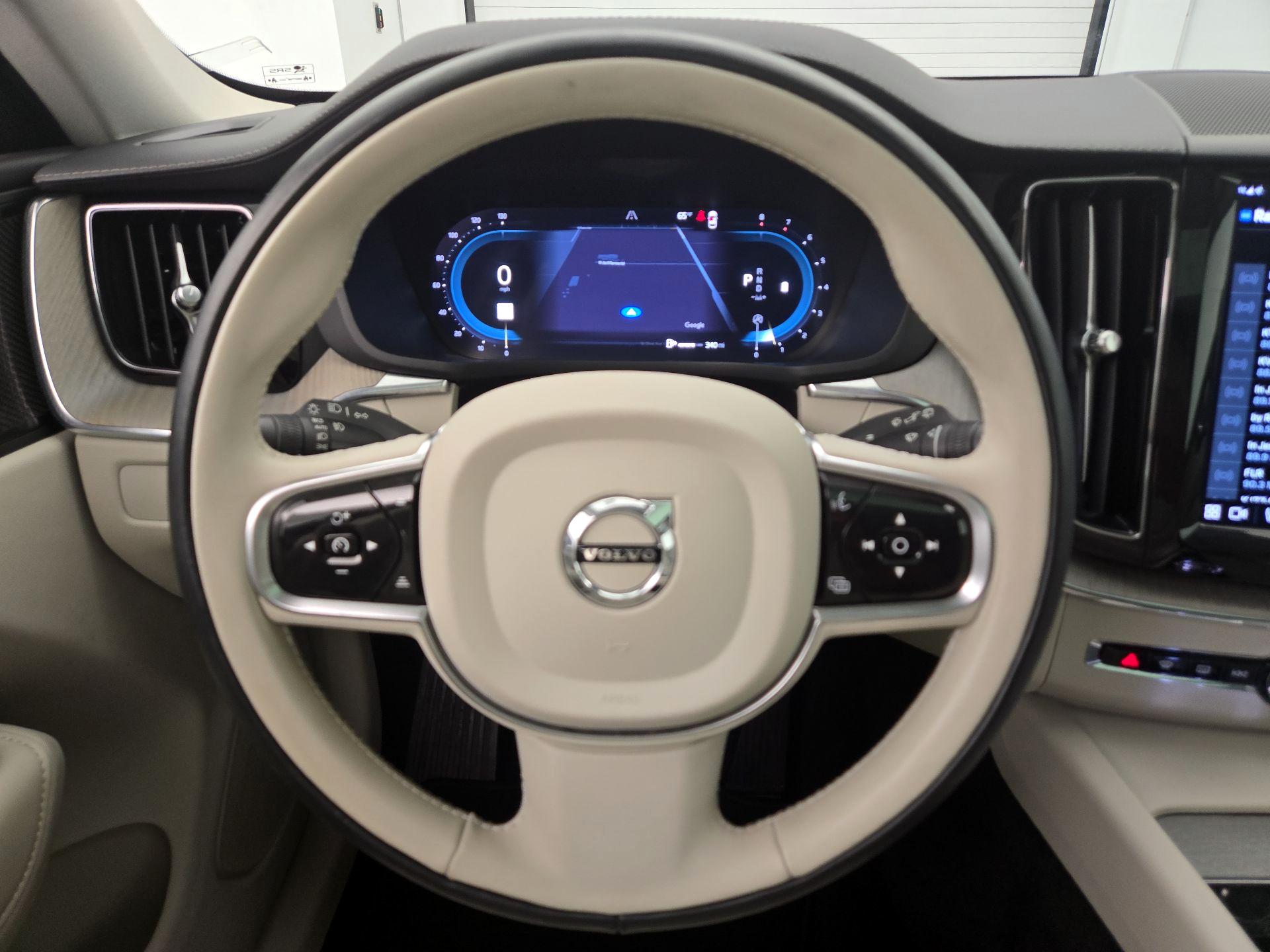 Thumbnail: 2023 Volvo XC60 - 10