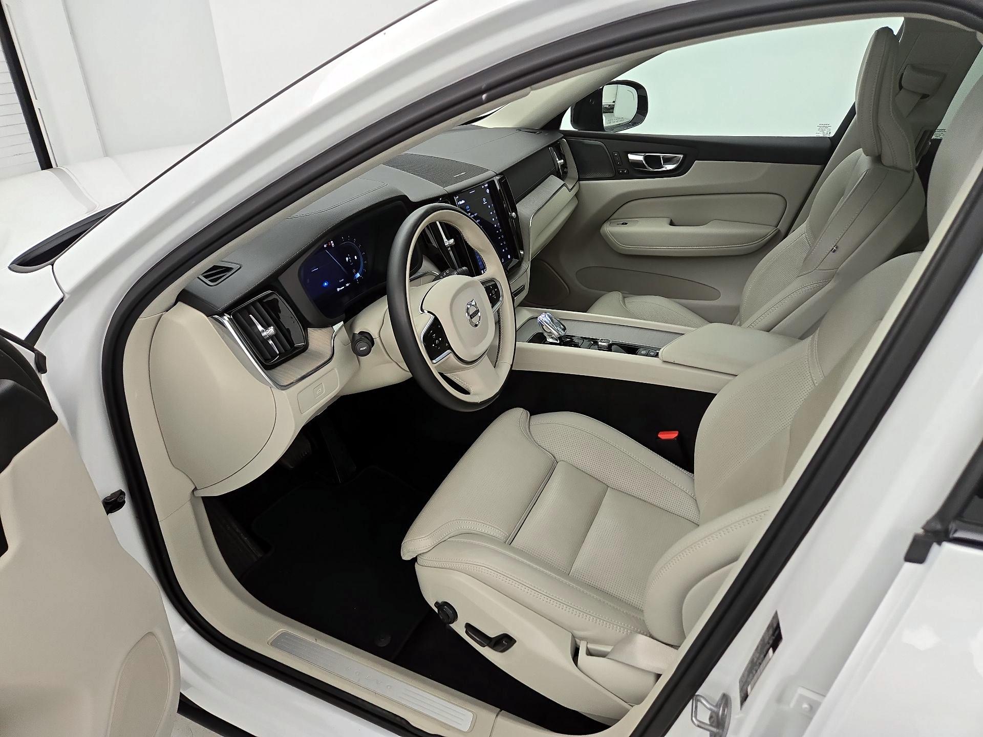 Thumbnail: 2023 Volvo XC60 - 11