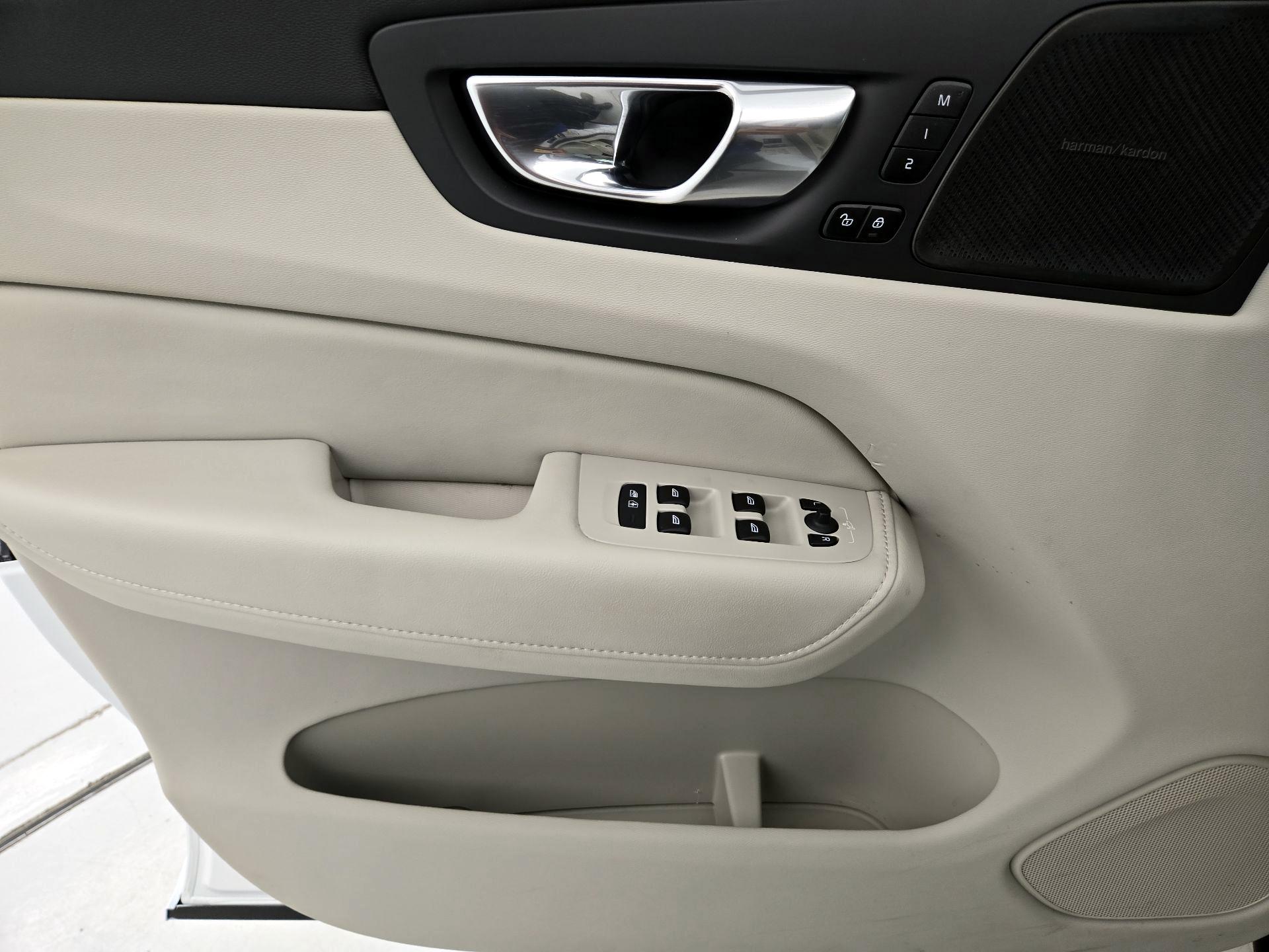 Thumbnail: 2023 Volvo XC60 - 12