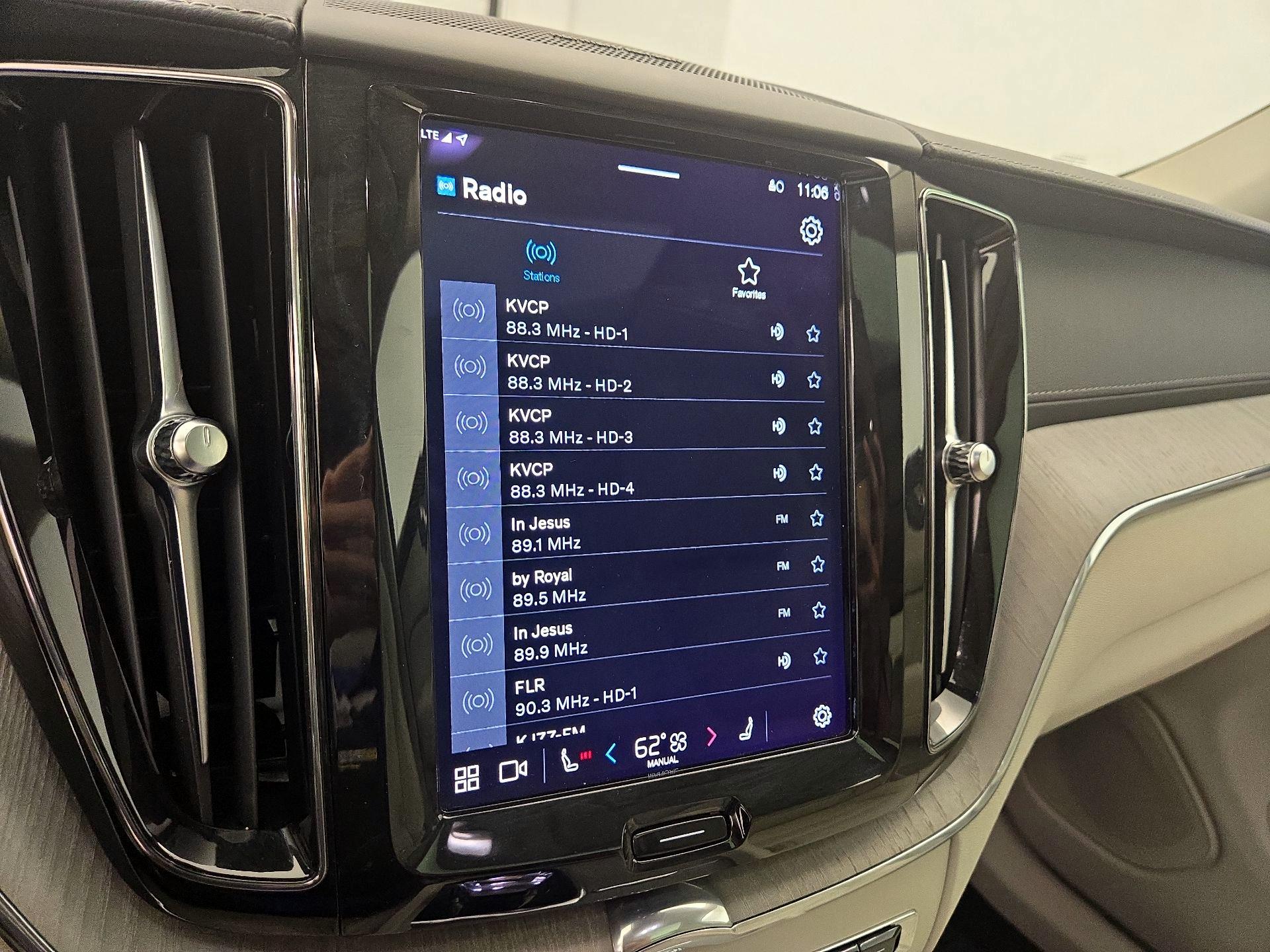 Thumbnail: 2023 Volvo XC60 - 15