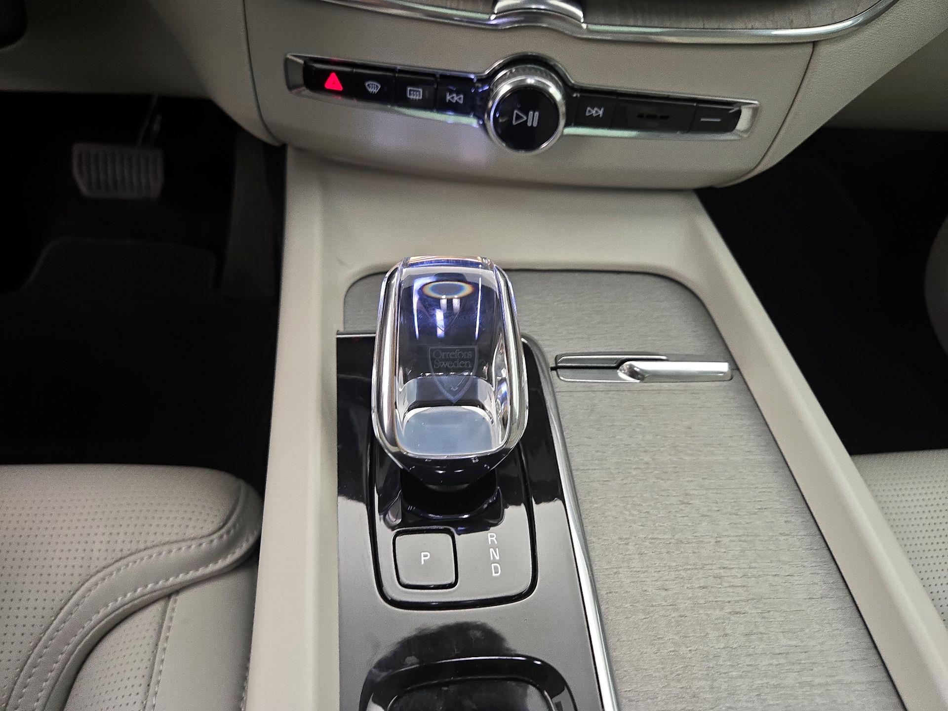 Thumbnail: 2023 Volvo XC60 - 17