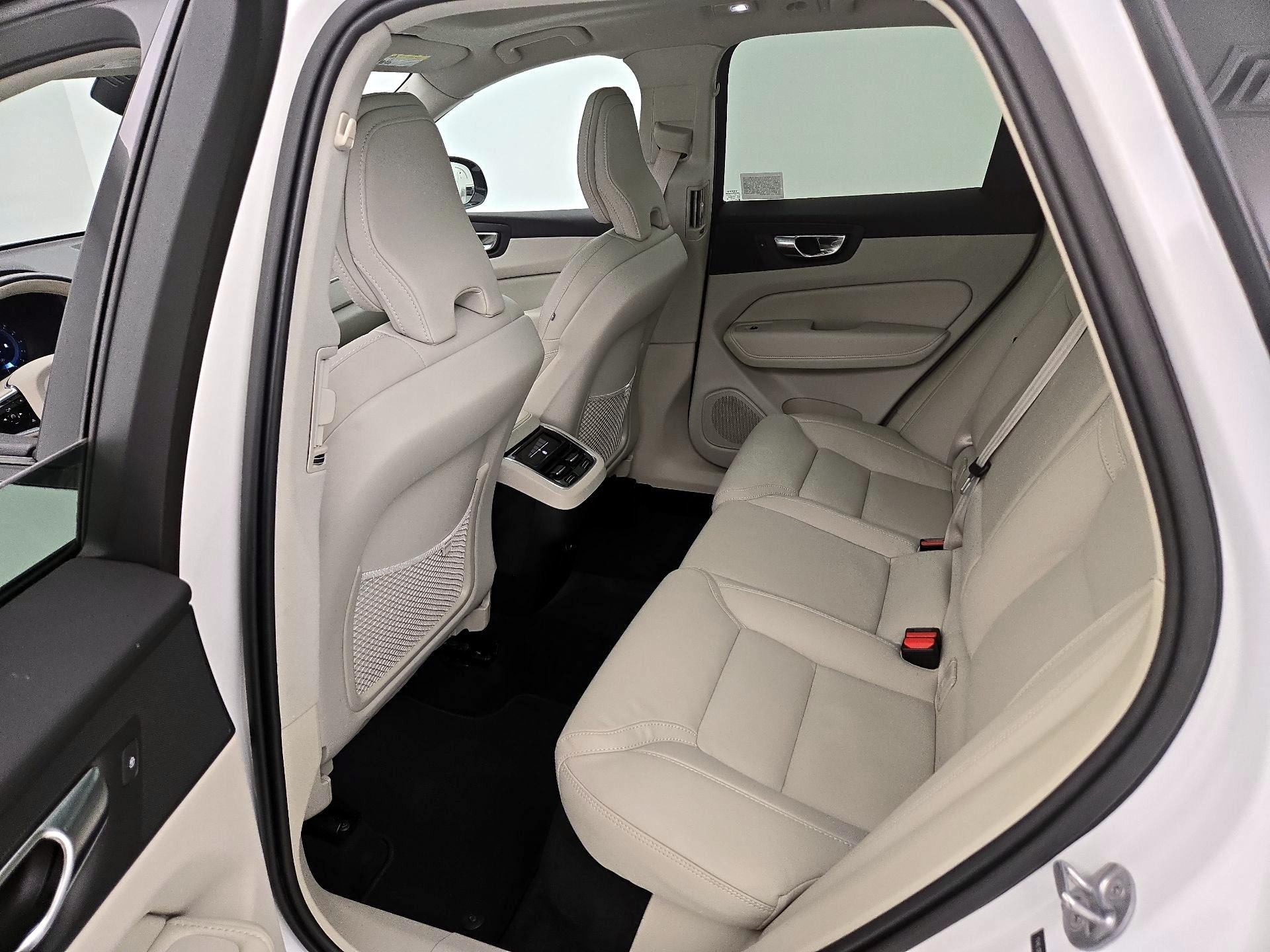 Thumbnail: 2023 Volvo XC60 - 20