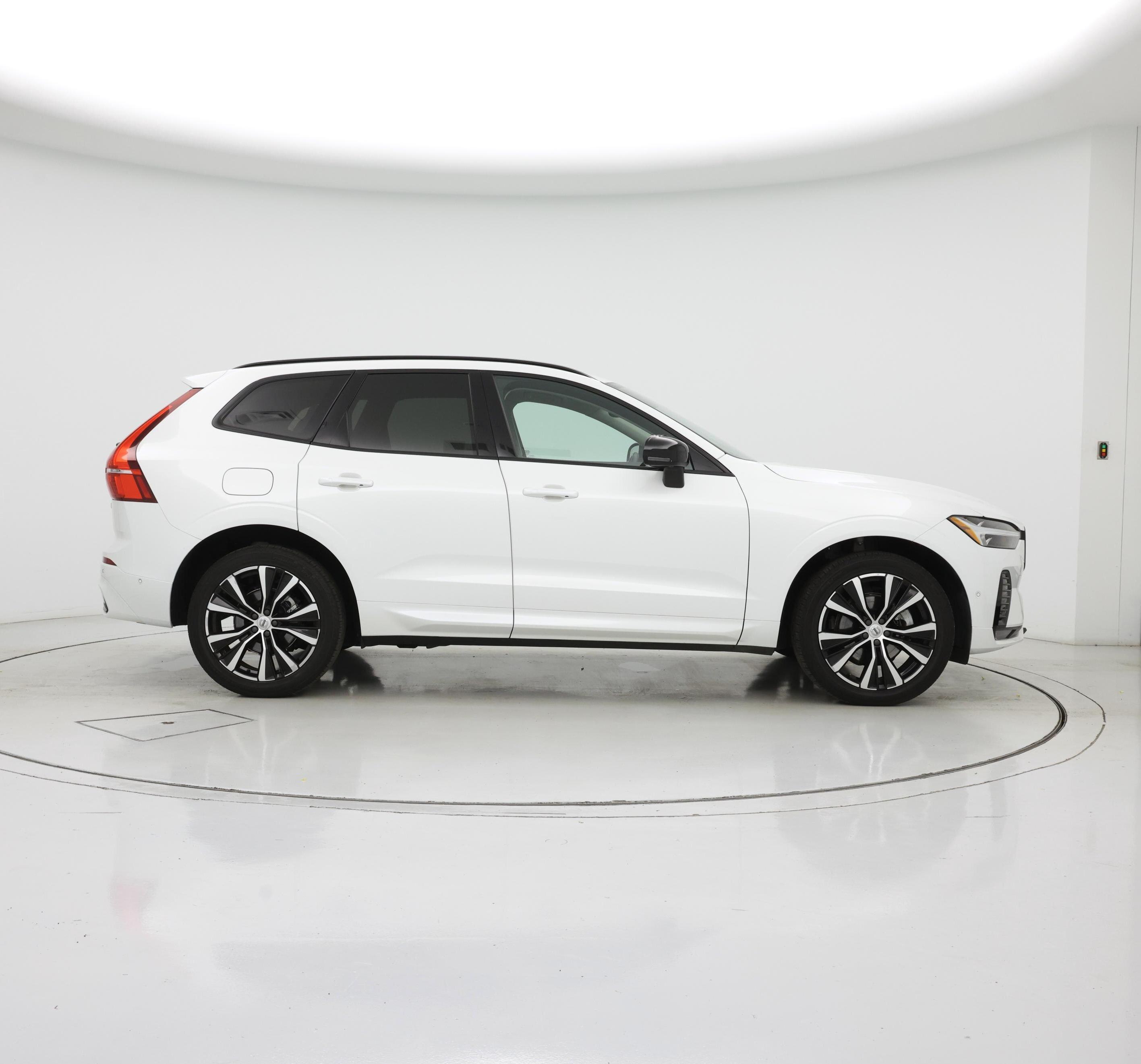 Thumbnail: 2023 Volvo XC60 - 7