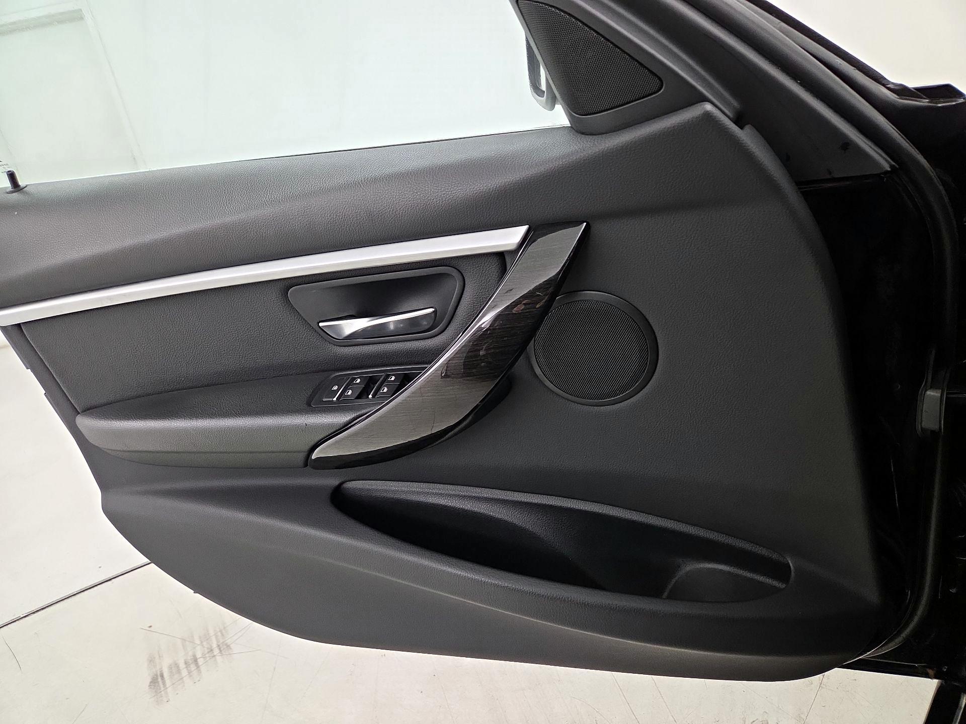 Thumbnail: 2017 BMW 3 Series - 12