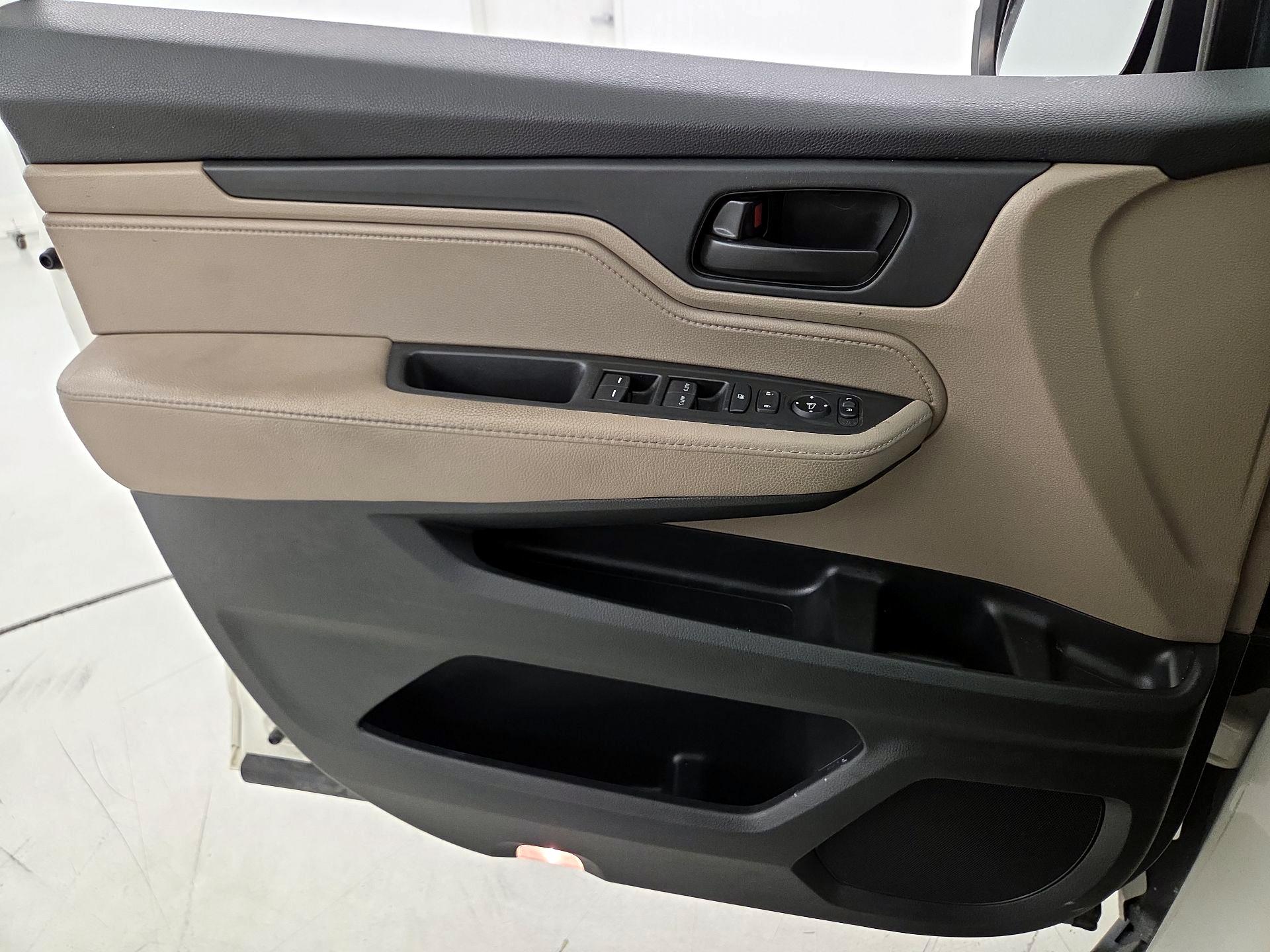 Thumbnail: 2018 Honda Odyssey - 12