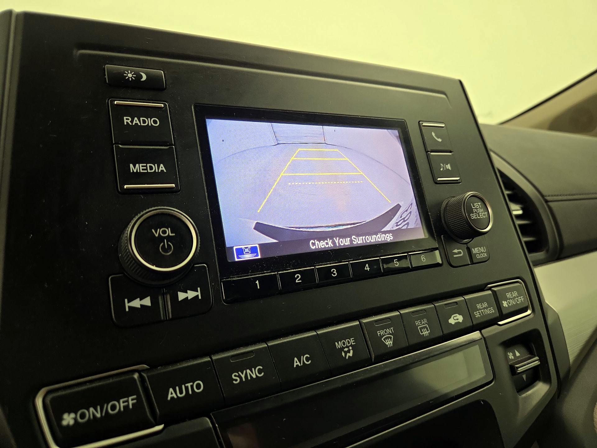 Thumbnail: 2018 Honda Odyssey - 14