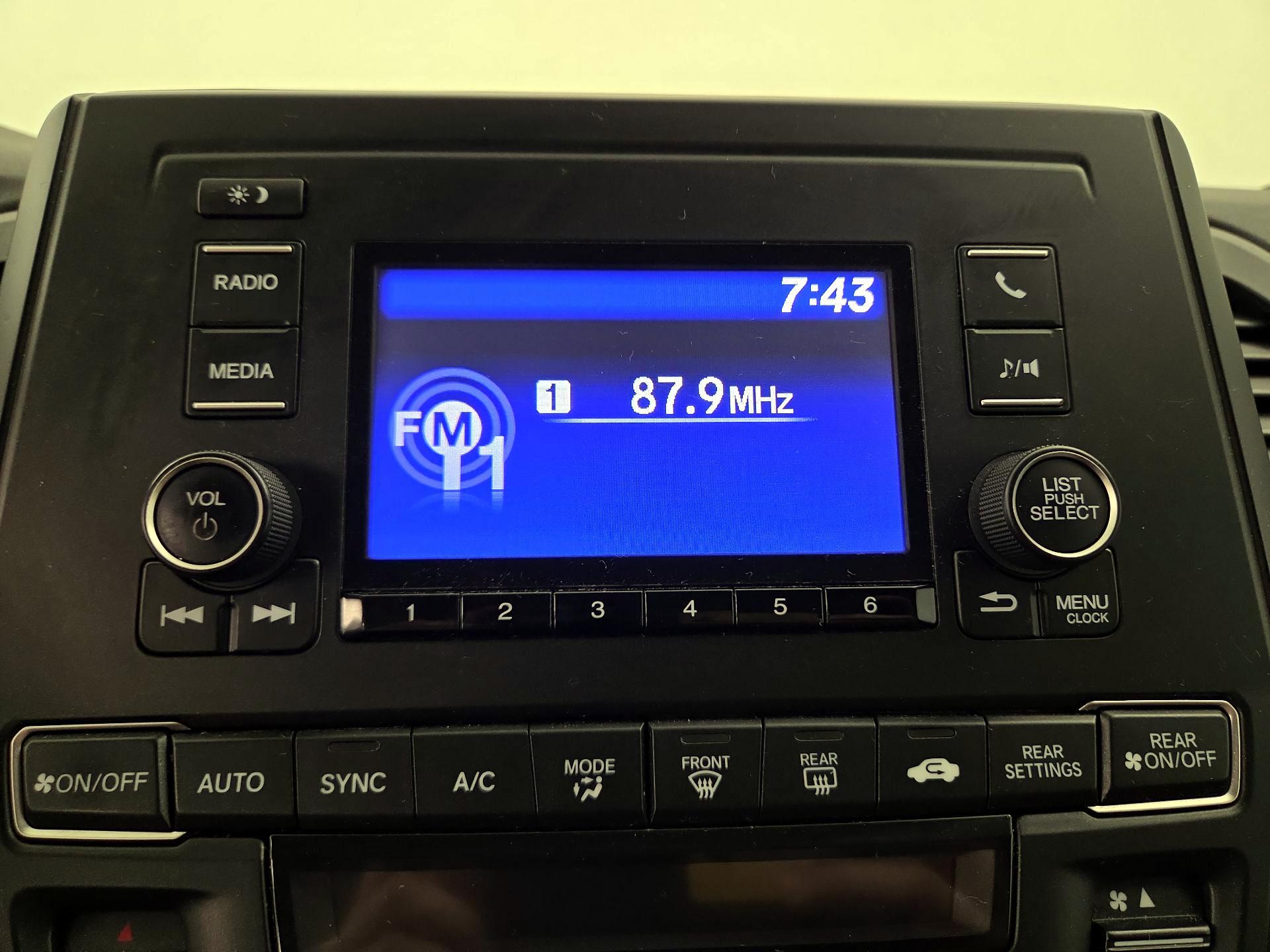 Thumbnail: 2018 Honda Odyssey - 15