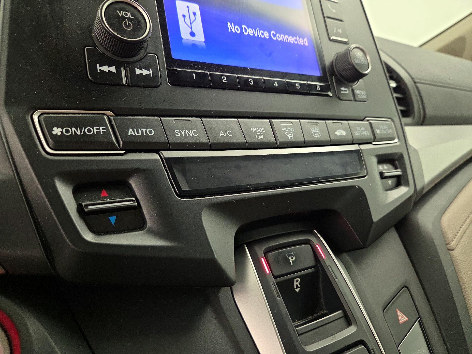 Thumbnail: 2018 Honda Odyssey - 16