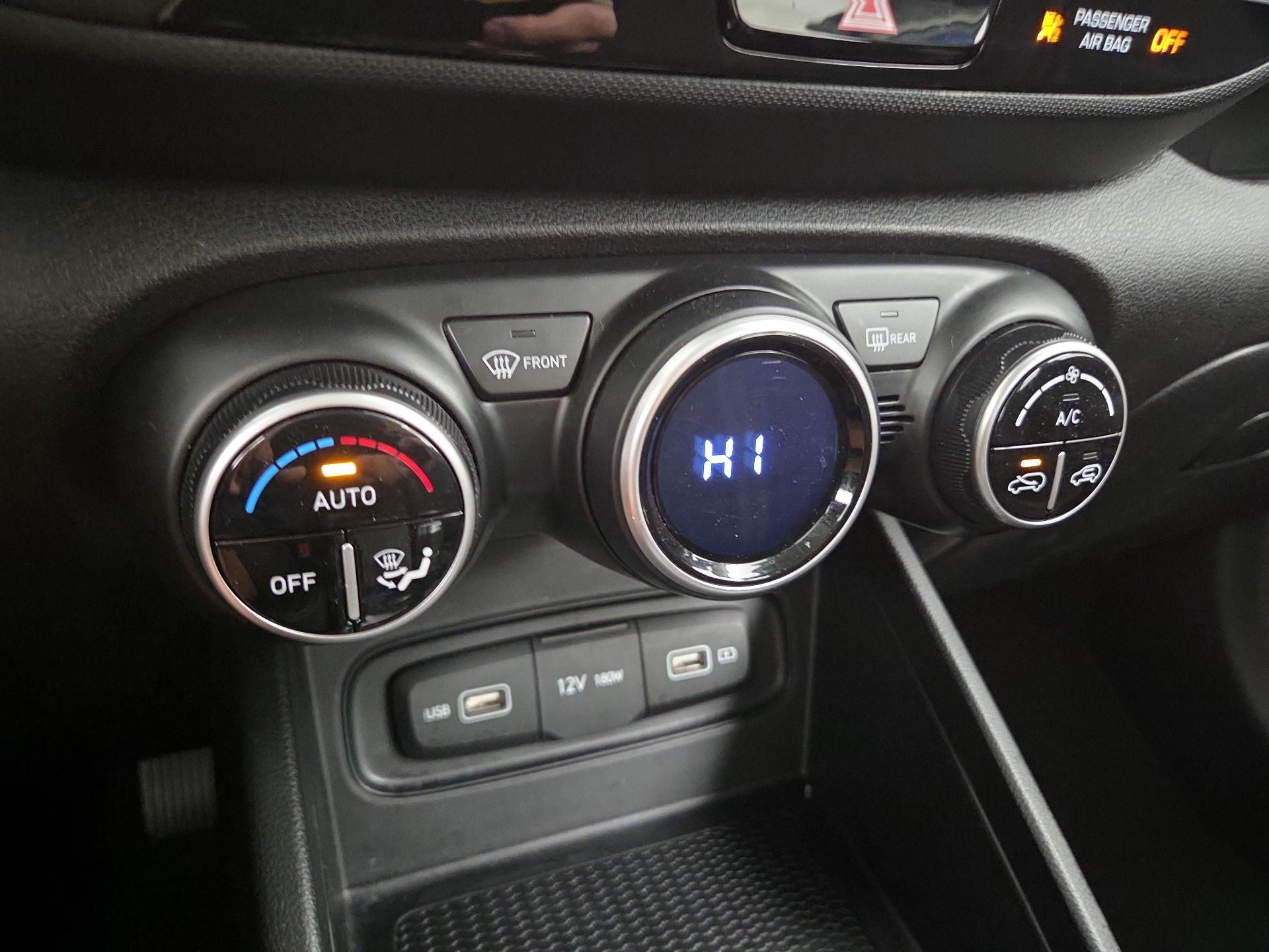 Thumbnail: 2022 Hyundai Venue - 16