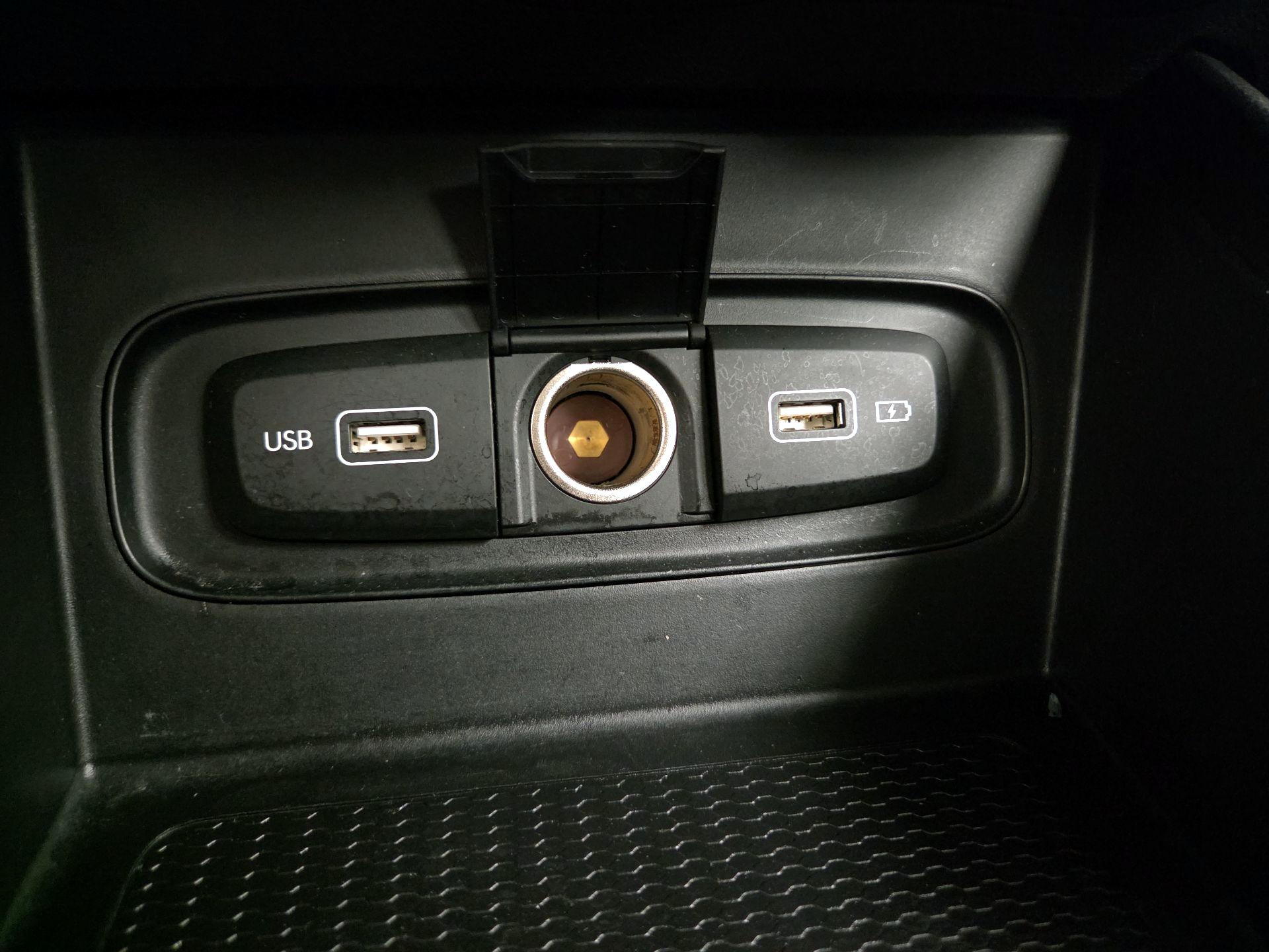 Thumbnail: 2022 Hyundai Venue - 18