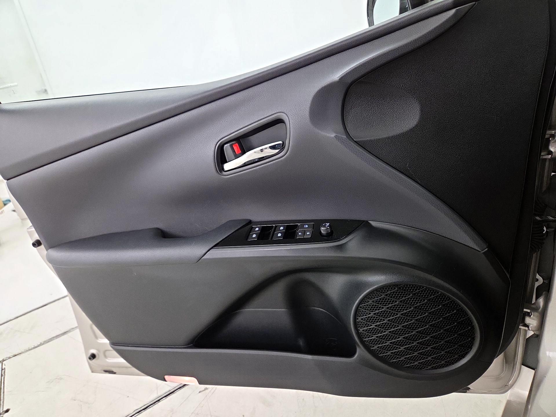 Thumbnail: 2017 Toyota Prius Prime - 12