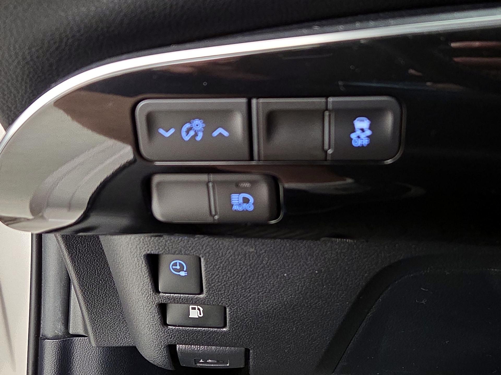 Thumbnail: 2017 Toyota Prius Prime - 13