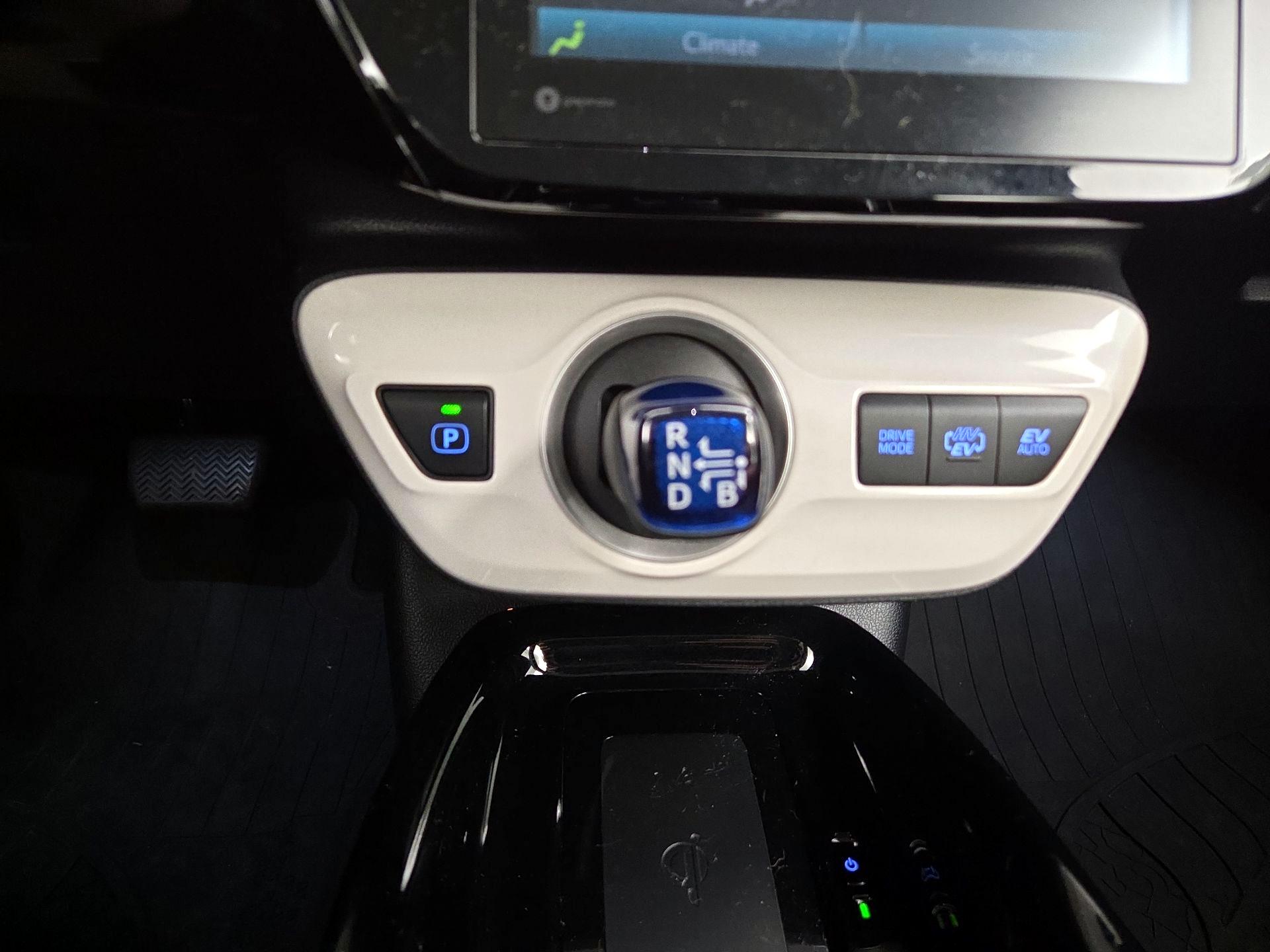 Thumbnail: 2017 Toyota Prius Prime - 18