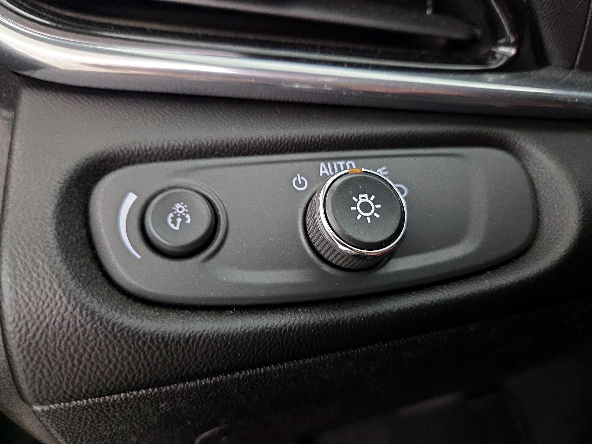 Thumbnail: 2017 Chevrolet Volt - 13