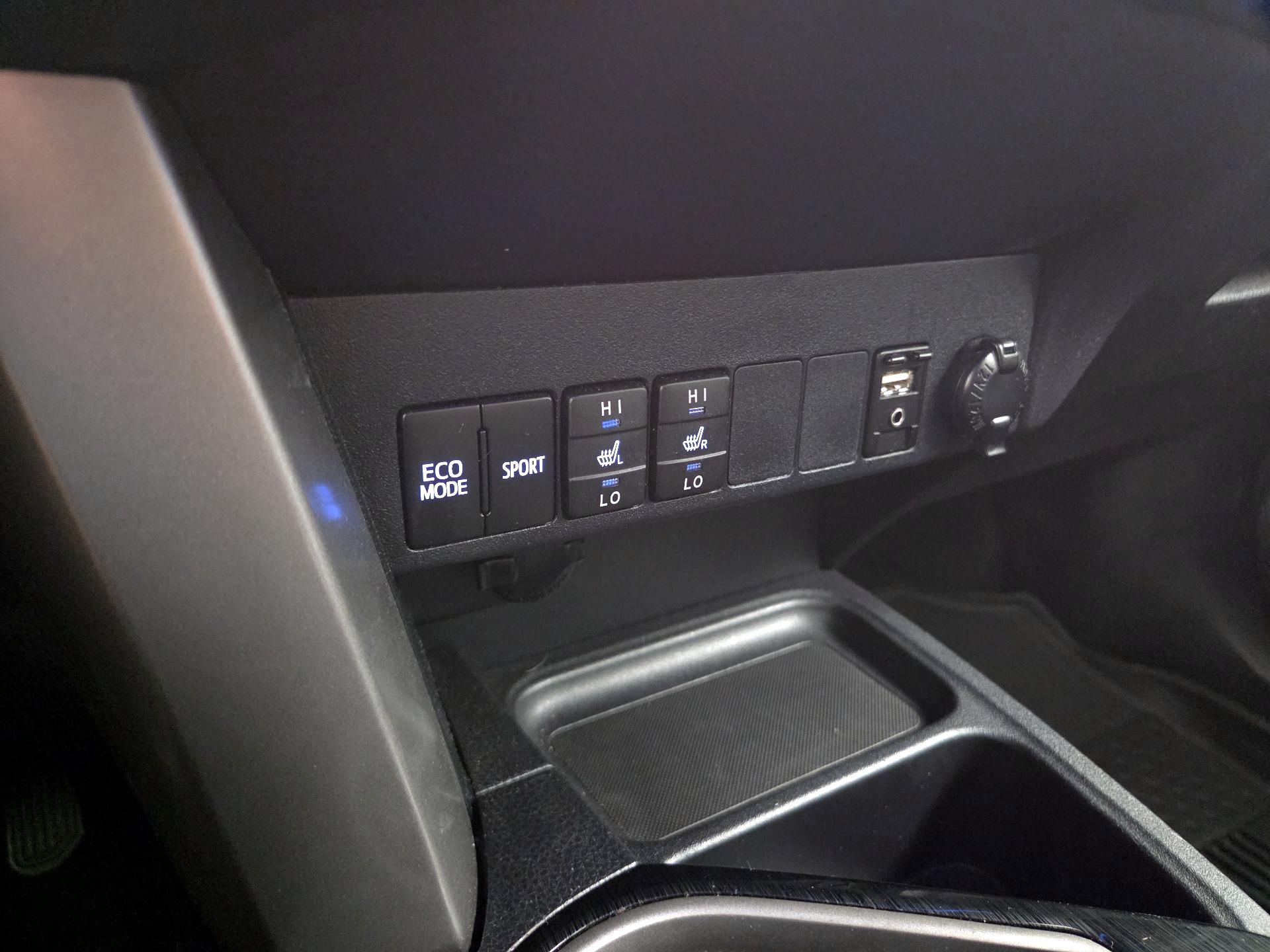 Thumbnail: 2017 Toyota RAV4 - 19