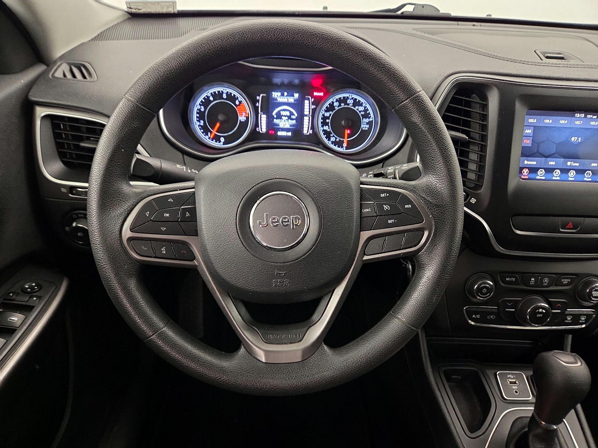 Thumbnail: 2019 Jeep Cherokee - 10