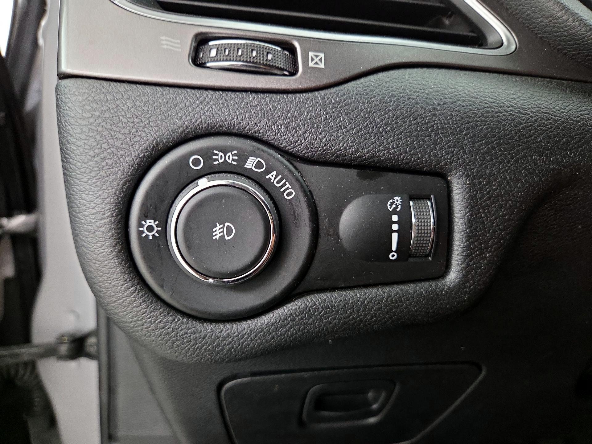 Thumbnail: 2019 Jeep Cherokee - 13