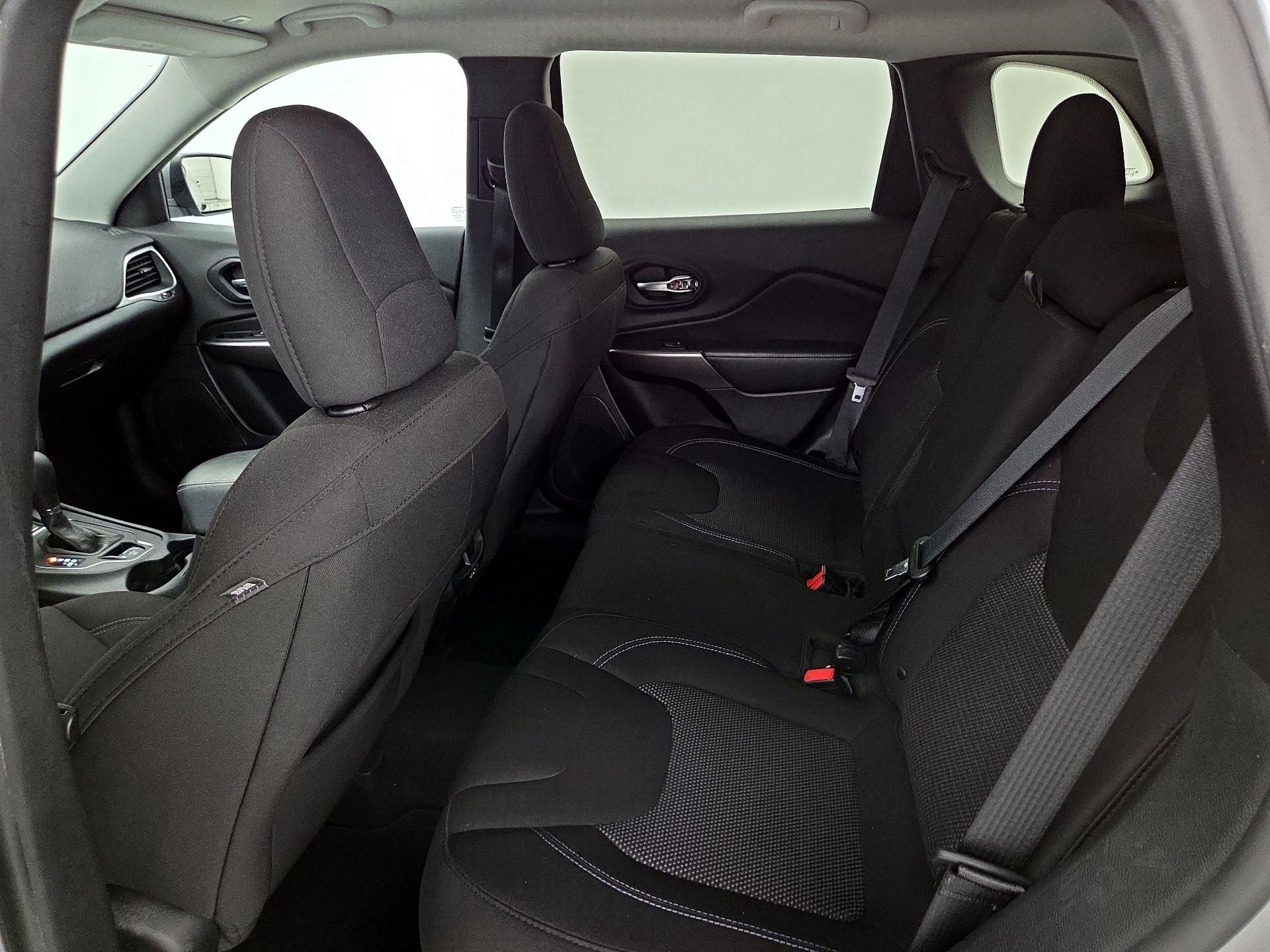 Thumbnail: 2019 Jeep Cherokee - 19