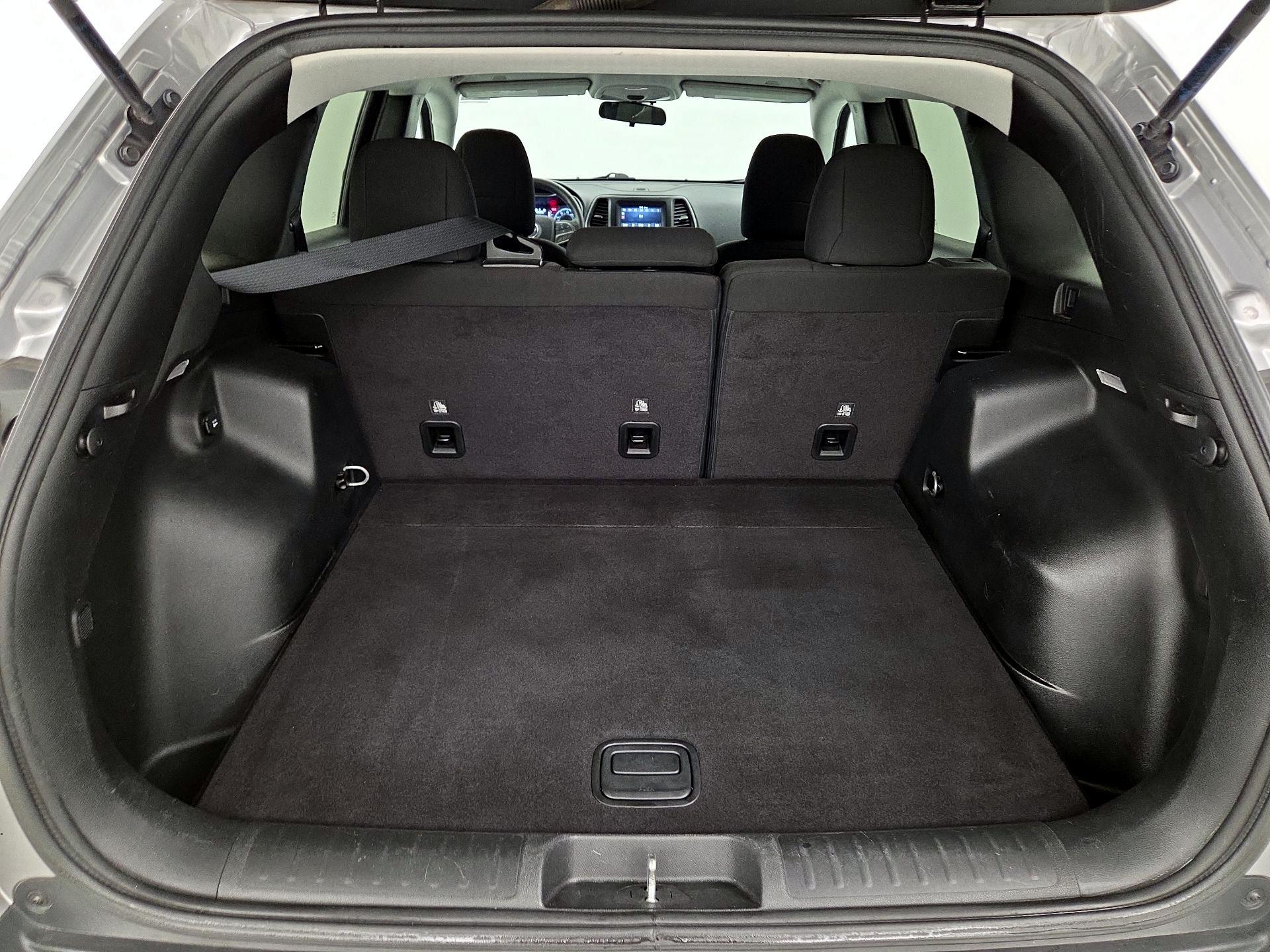 Thumbnail: 2019 Jeep Cherokee - 20