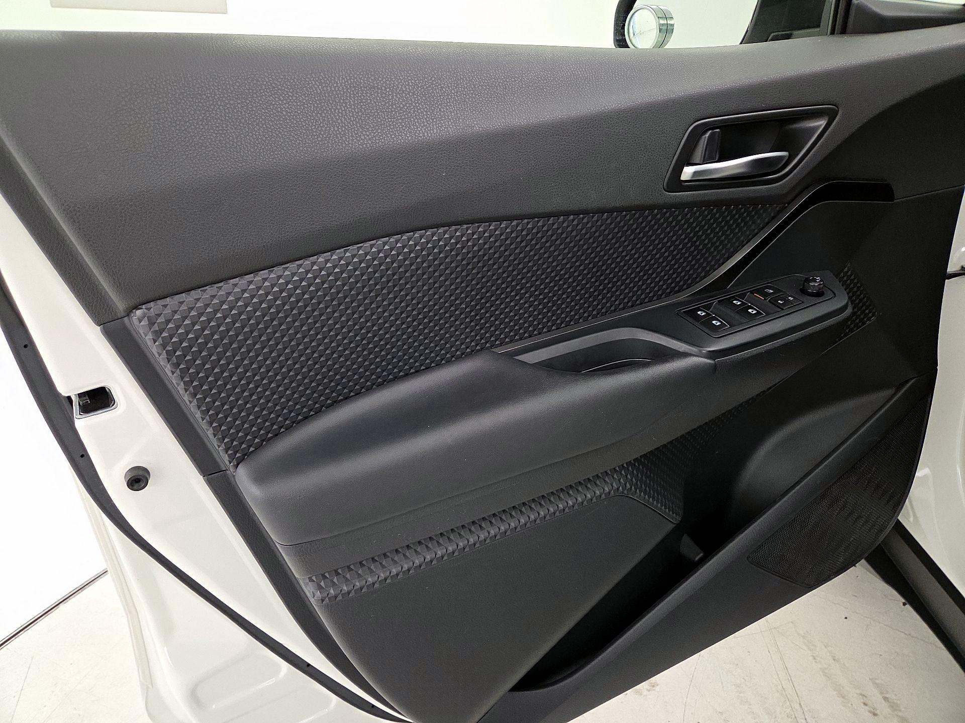 Thumbnail: 2018 Toyota C-HR - 12