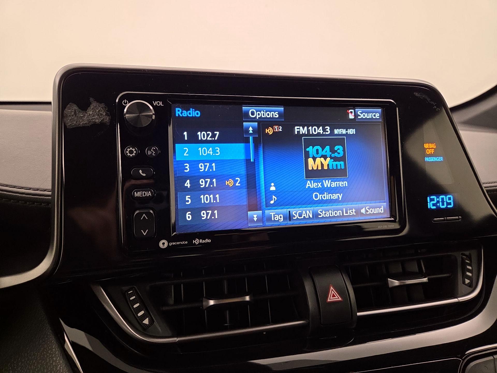 Thumbnail: 2018 Toyota C-HR - 15