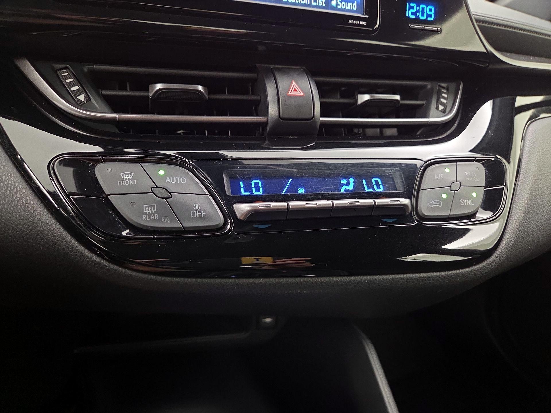 Thumbnail: 2018 Toyota C-HR - 16