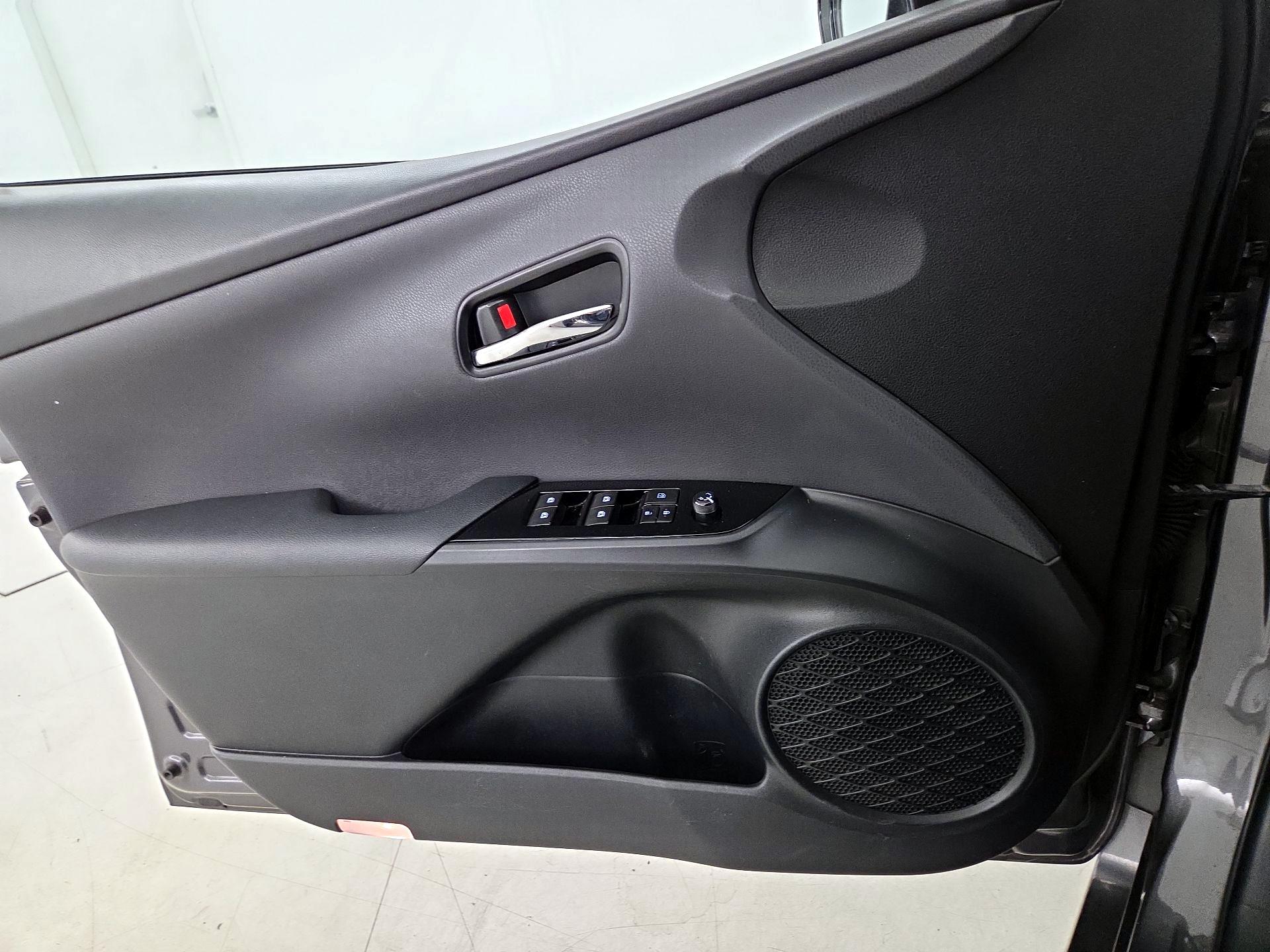 Thumbnail: 2016 Toyota Prius - 12