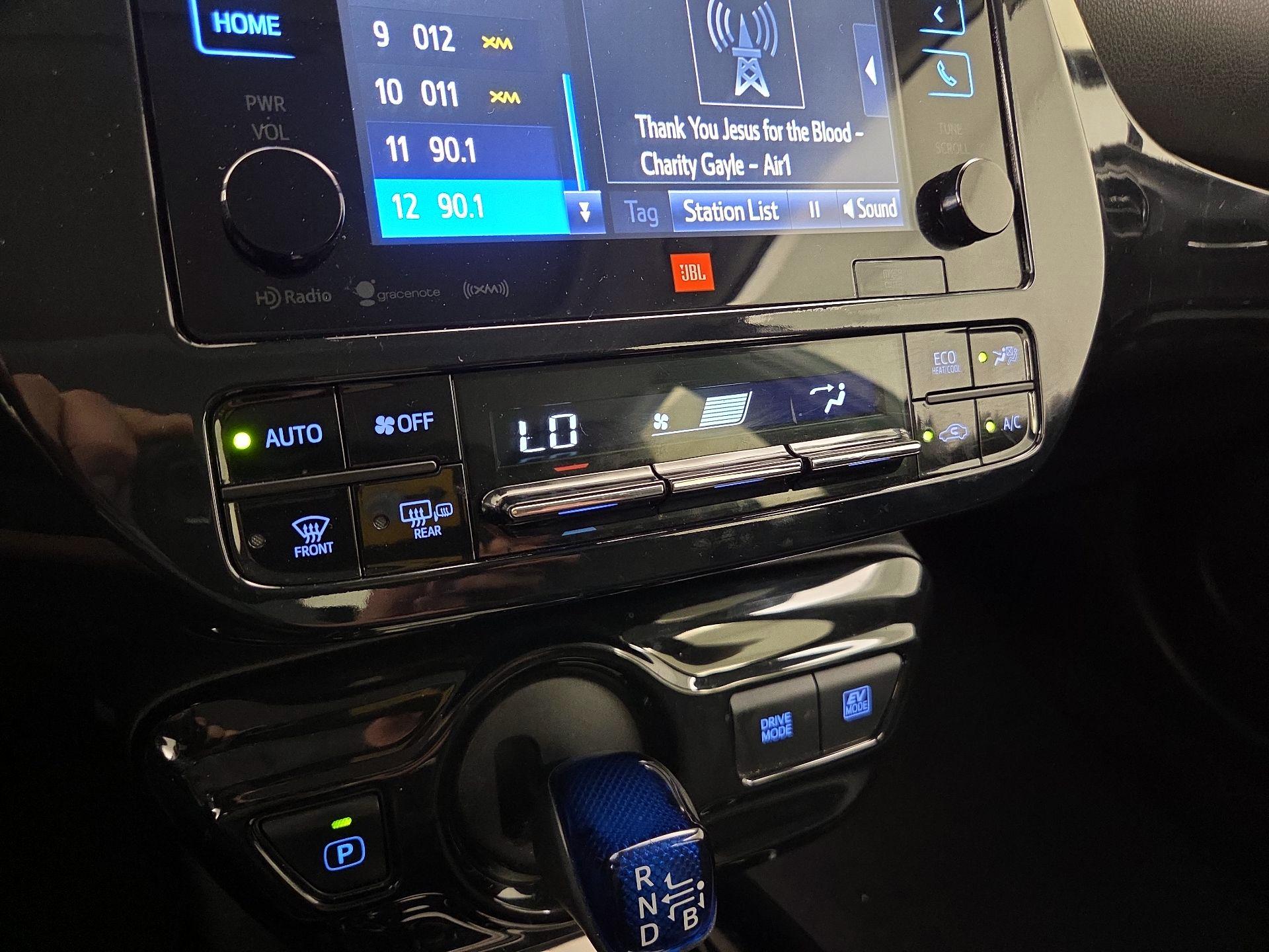 Thumbnail: 2016 Toyota Prius - 17