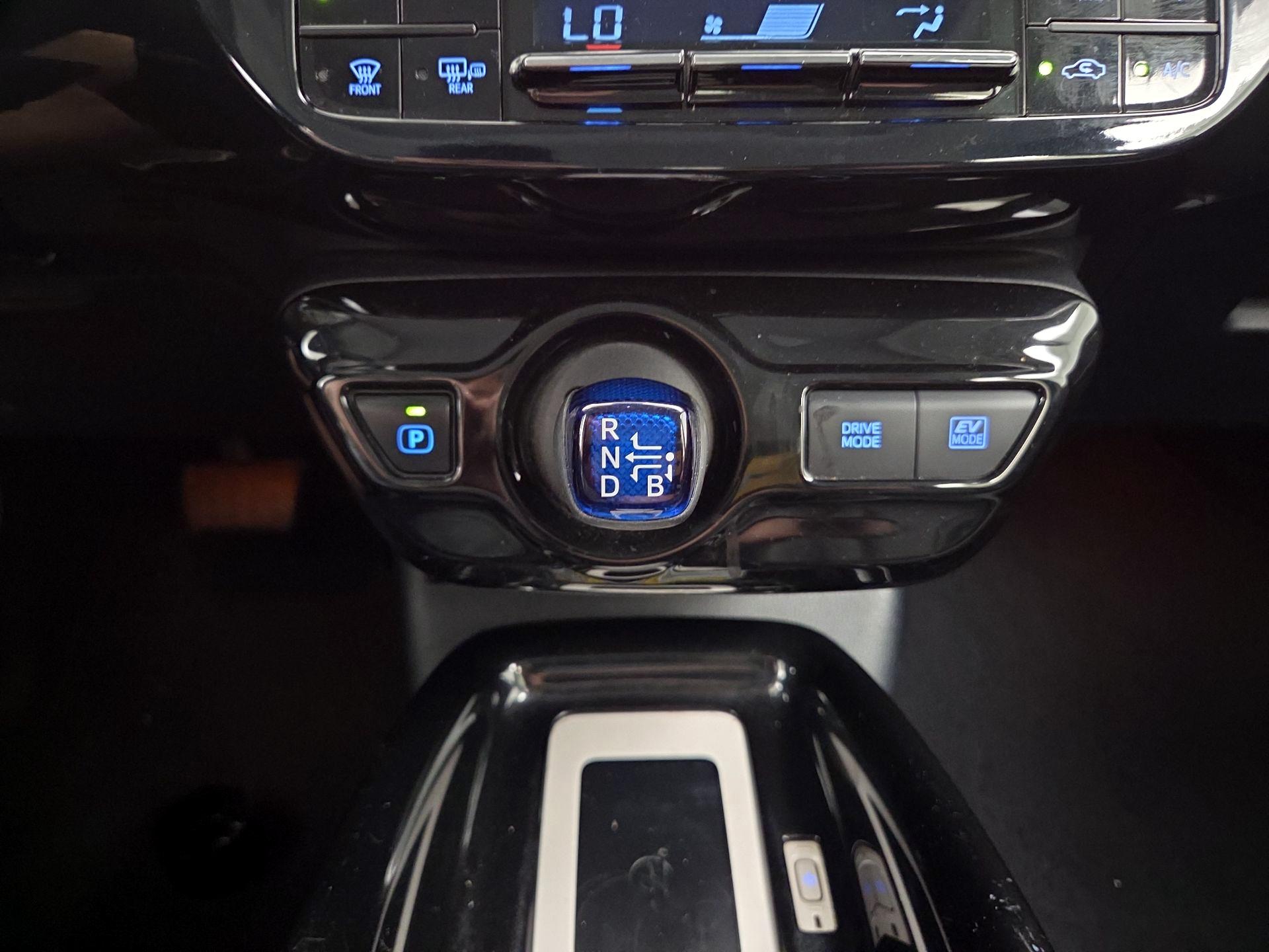 Thumbnail: 2016 Toyota Prius - 18