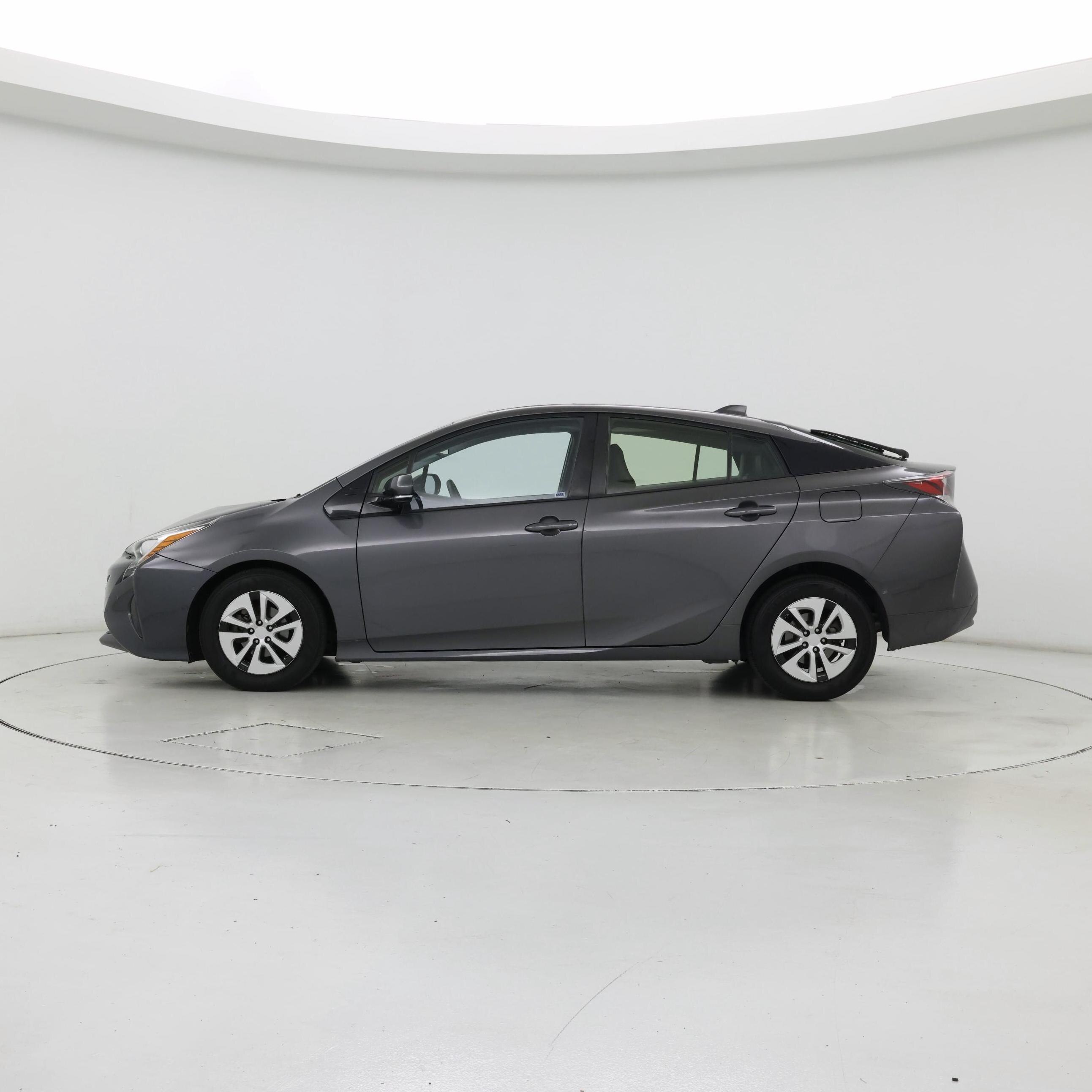 Thumbnail: 2016 Toyota Prius - 3