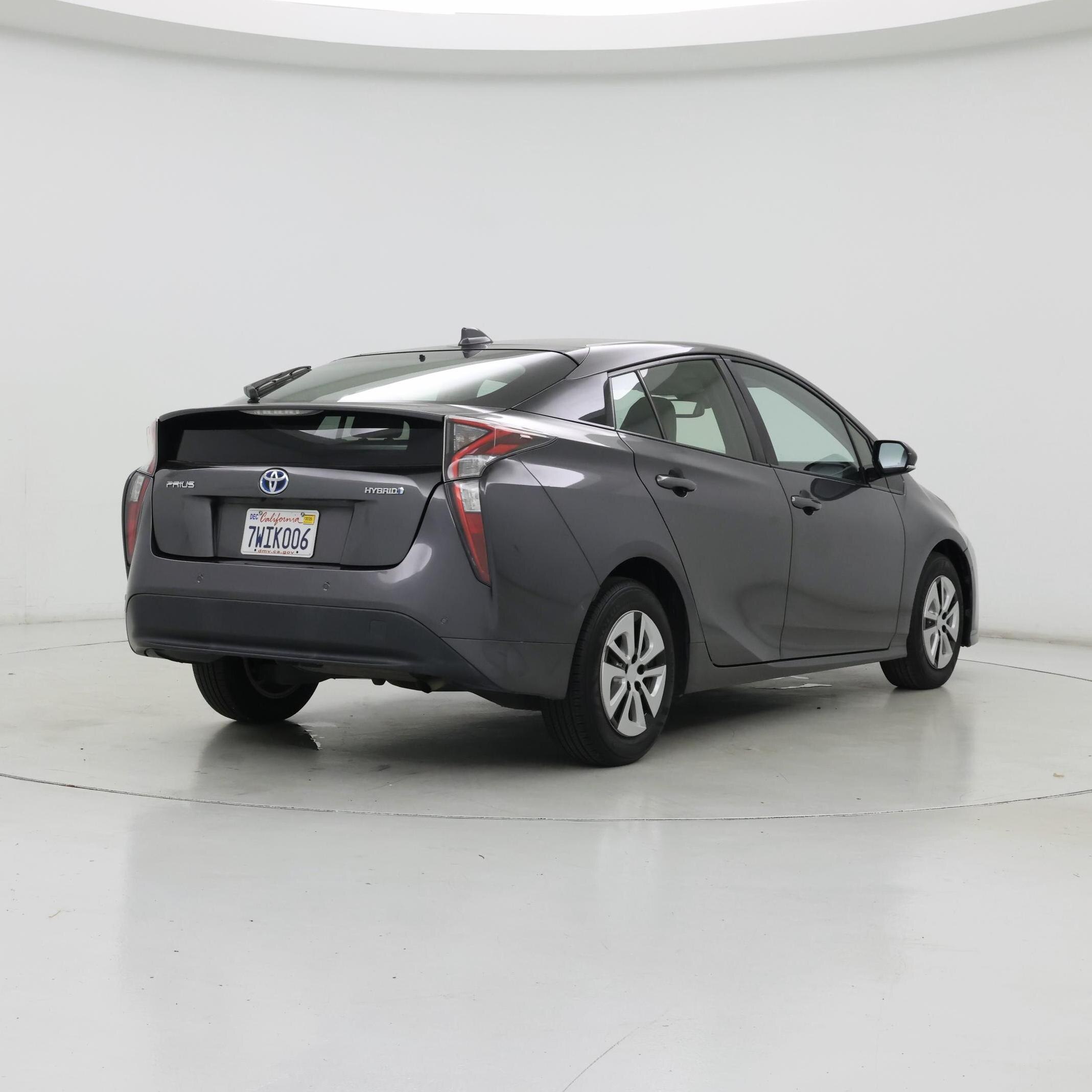 Thumbnail: 2016 Toyota Prius - 8