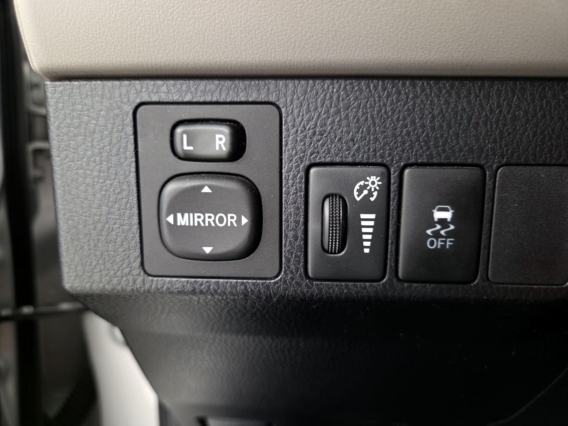 Thumbnail: 2015 Toyota RAV4 - 13