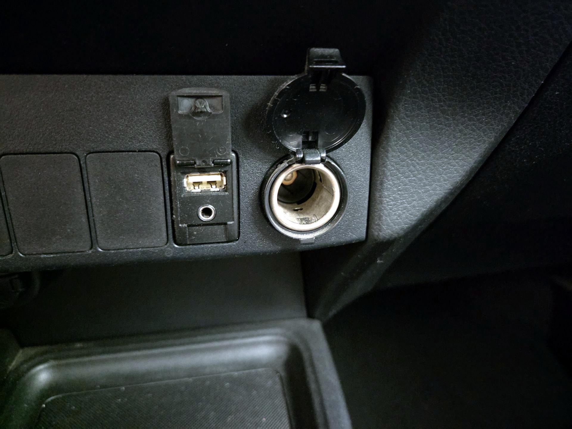 Thumbnail: 2015 Toyota RAV4 - 18