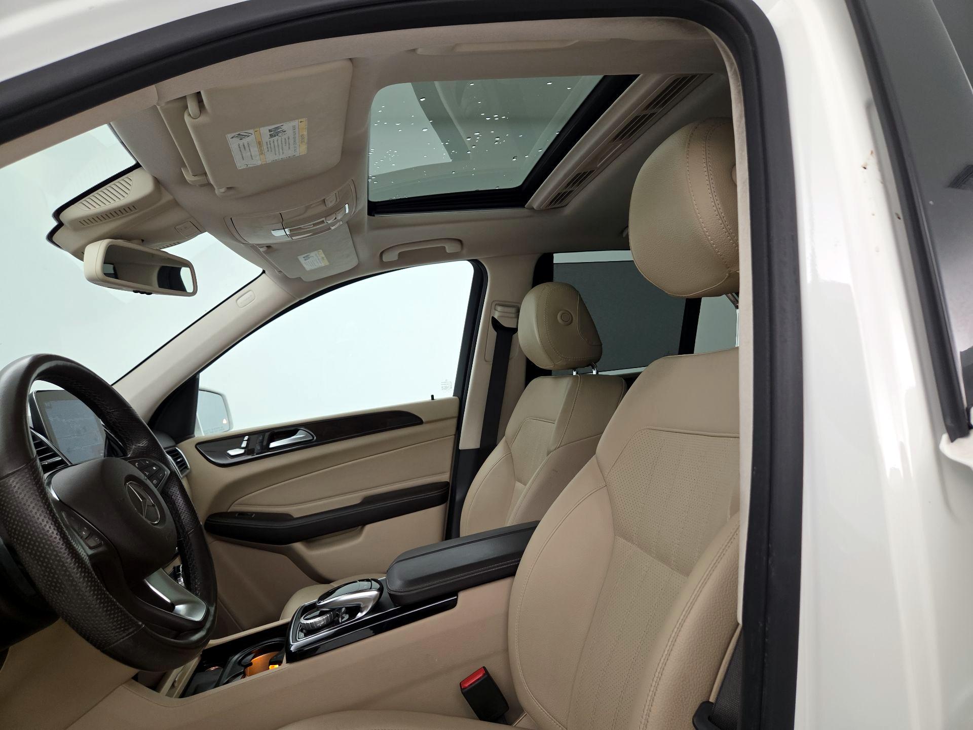 Thumbnail: 2016 Mercedes-Benz GLE - 19