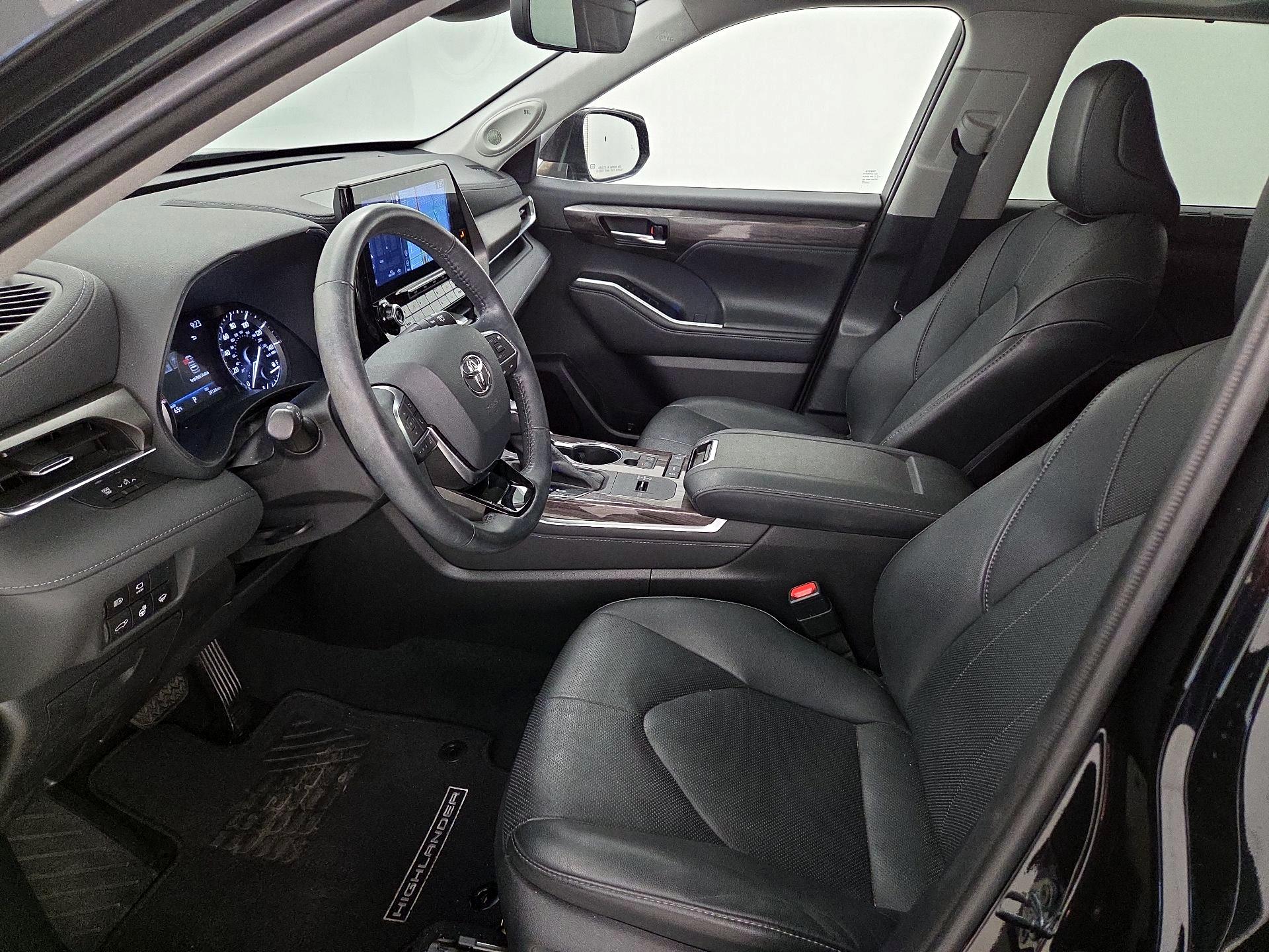 Thumbnail: 2021 Toyota Highlander - 11