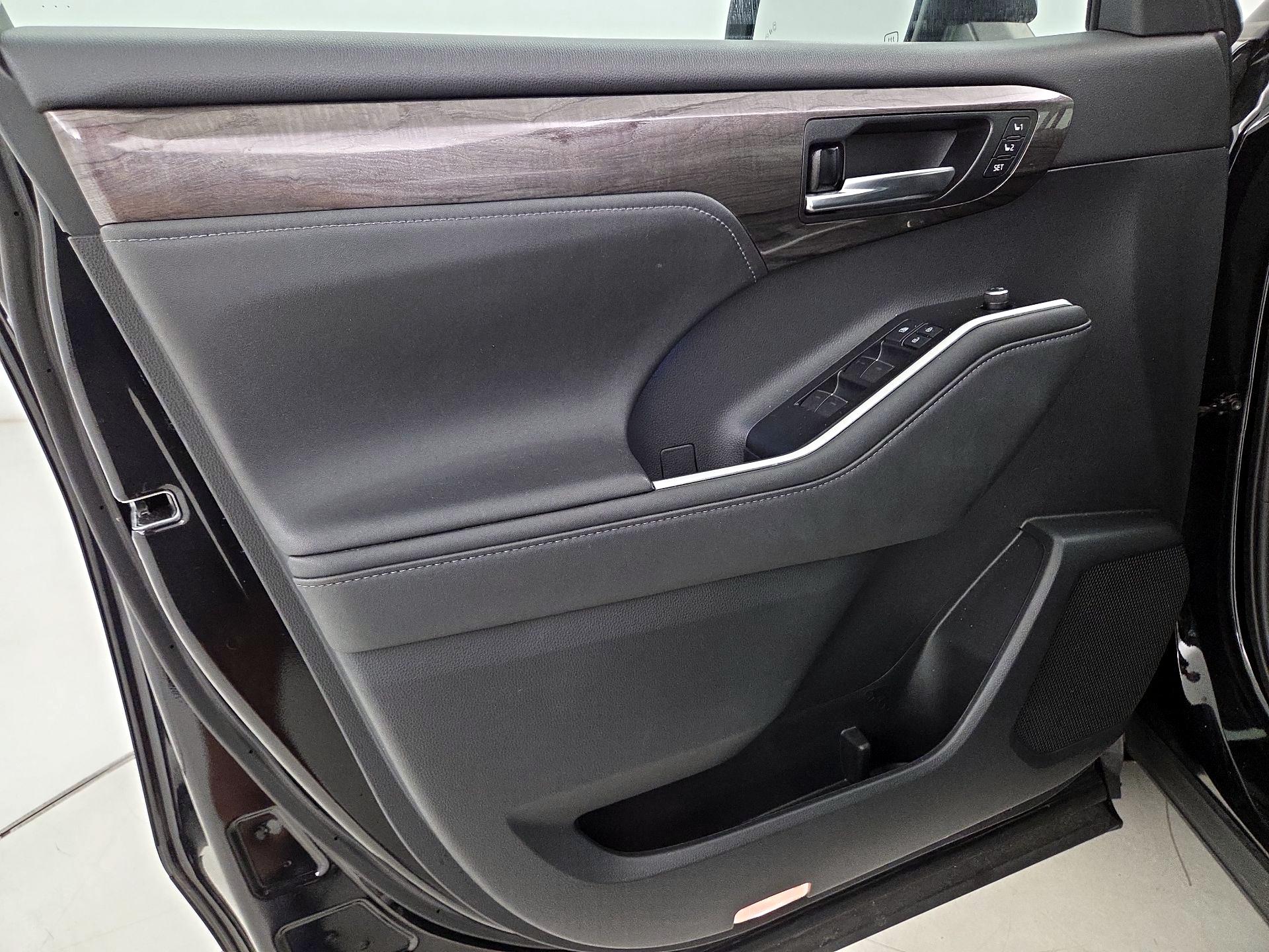 Thumbnail: 2021 Toyota Highlander - 12