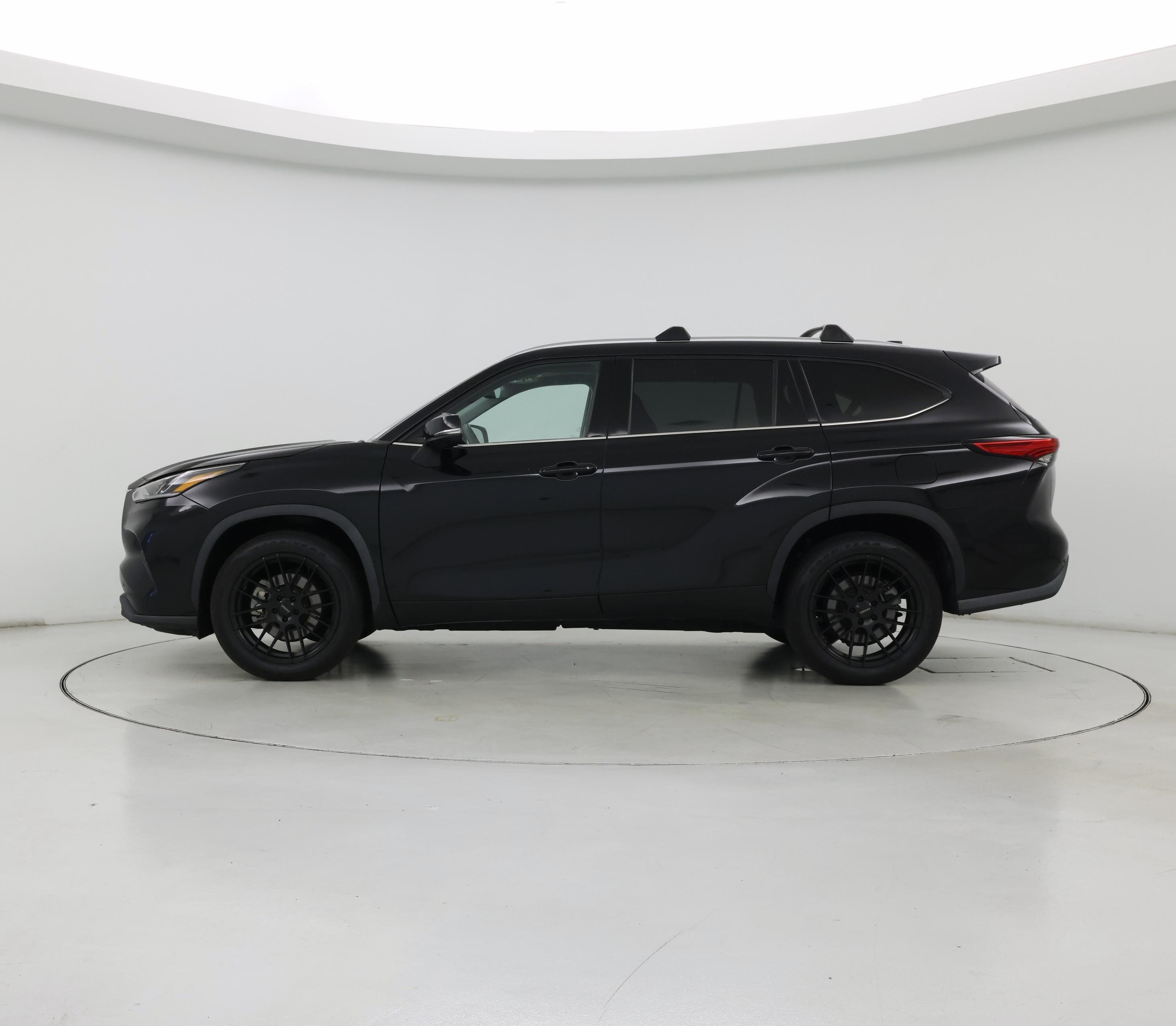 Thumbnail: 2021 Toyota Highlander - 3
