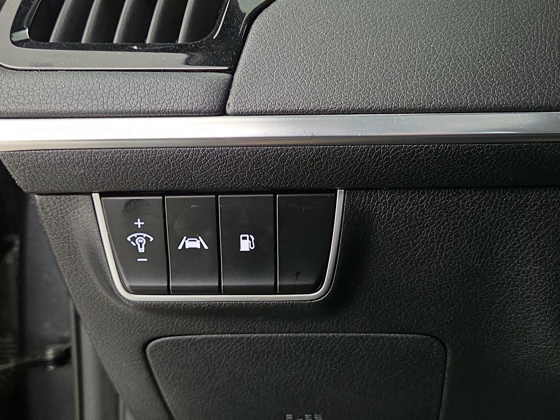 Thumbnail: 2022 Kia Stinger - 13