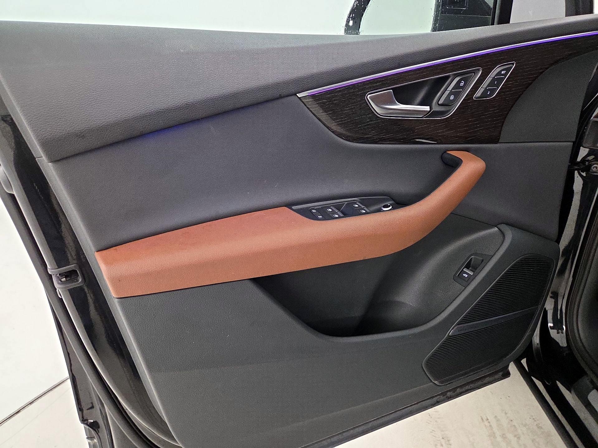 Thumbnail: 2022 Audi Q7 - 12