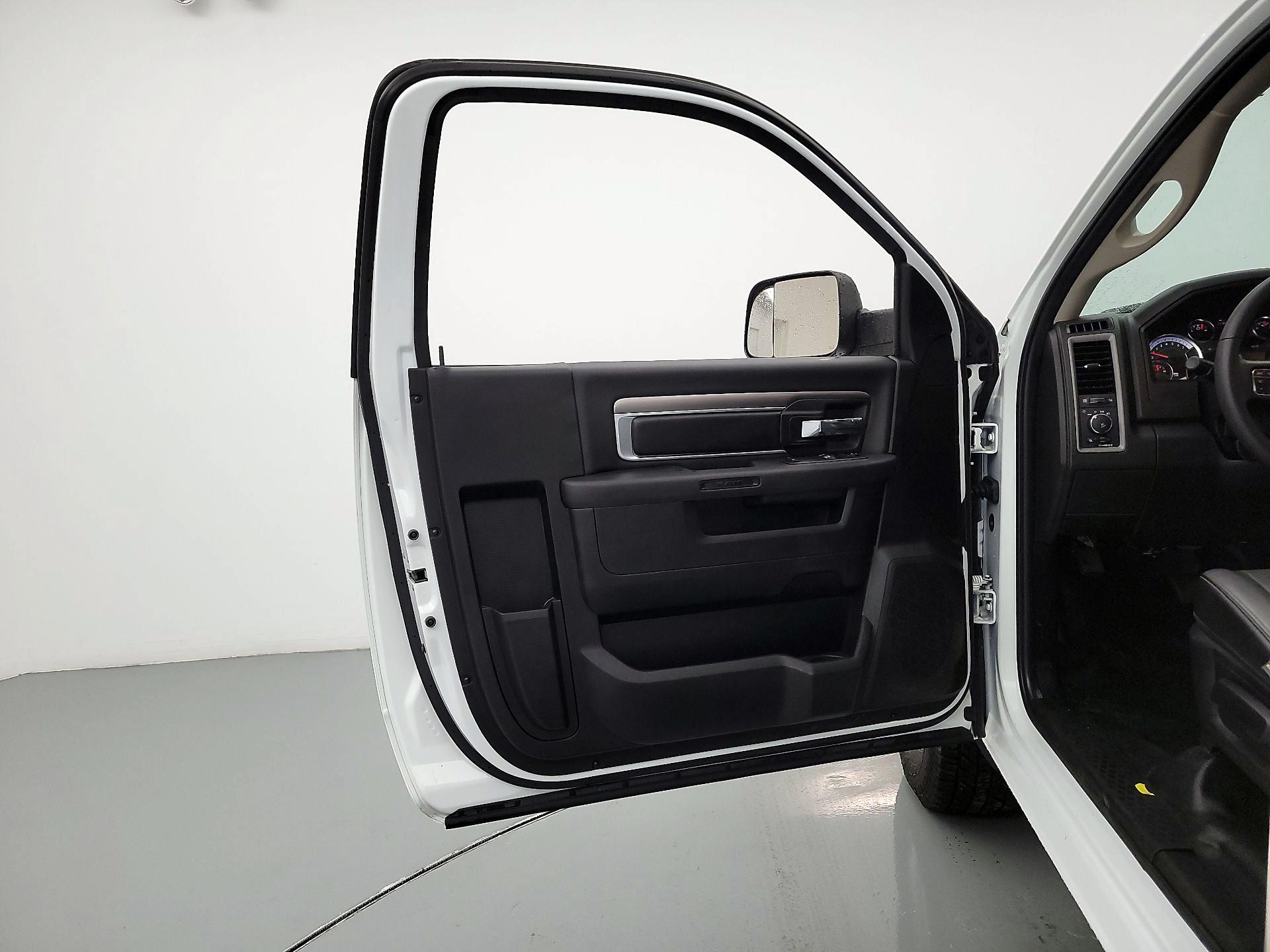 Thumbnail: 2023 RAM 1500 Classic - 12