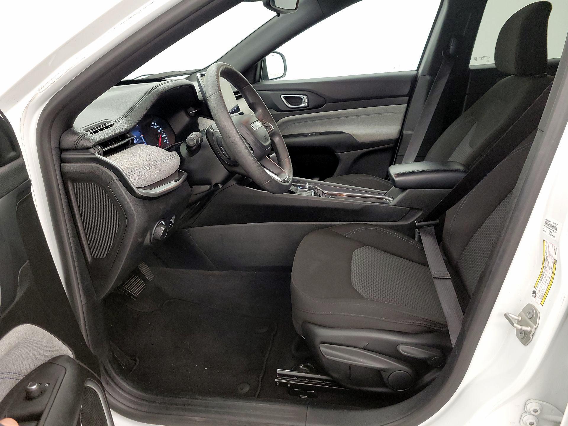 Thumbnail: 2023 Jeep Compass - 11