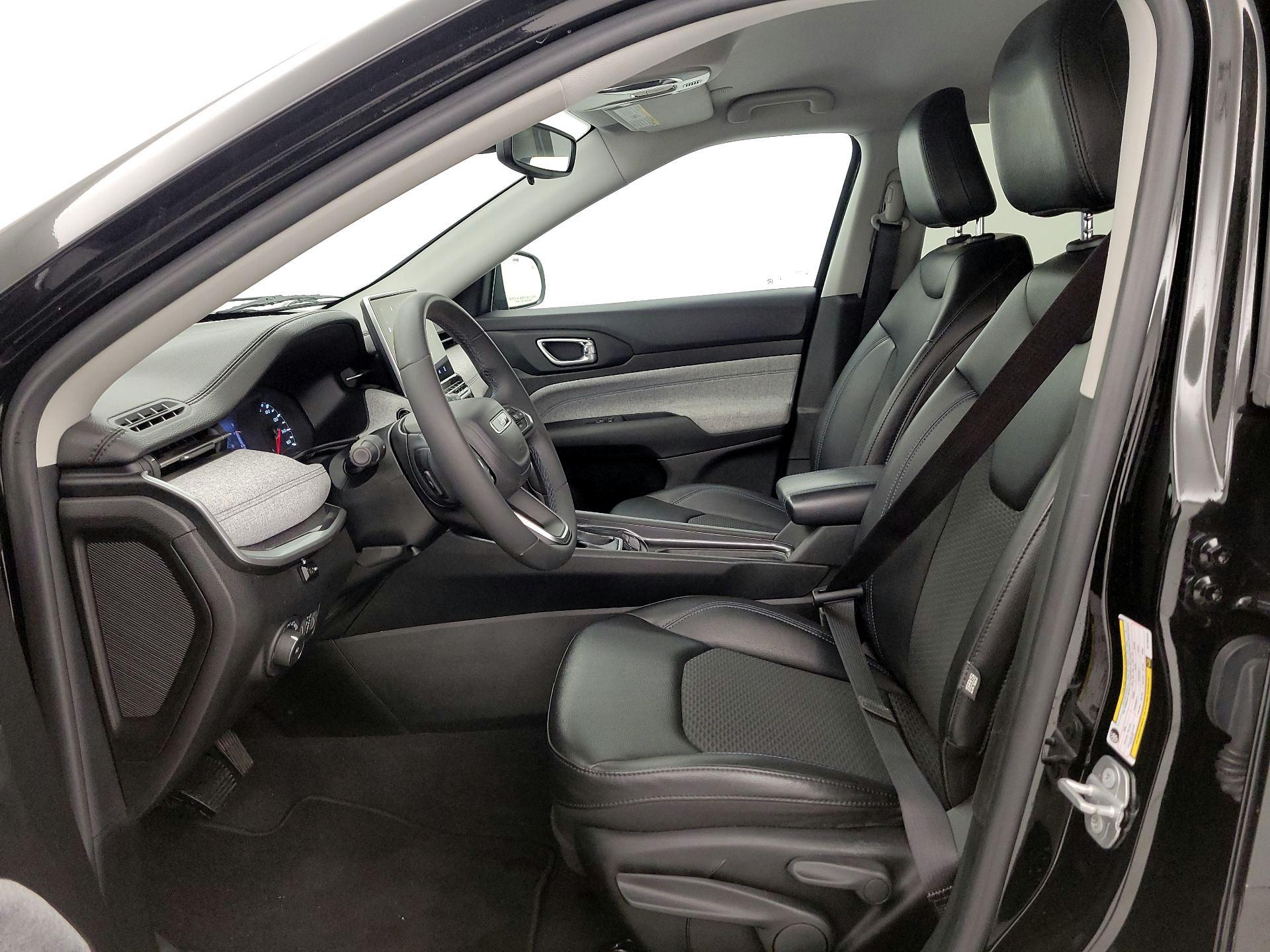 Thumbnail: 2022 Jeep Compass - 11