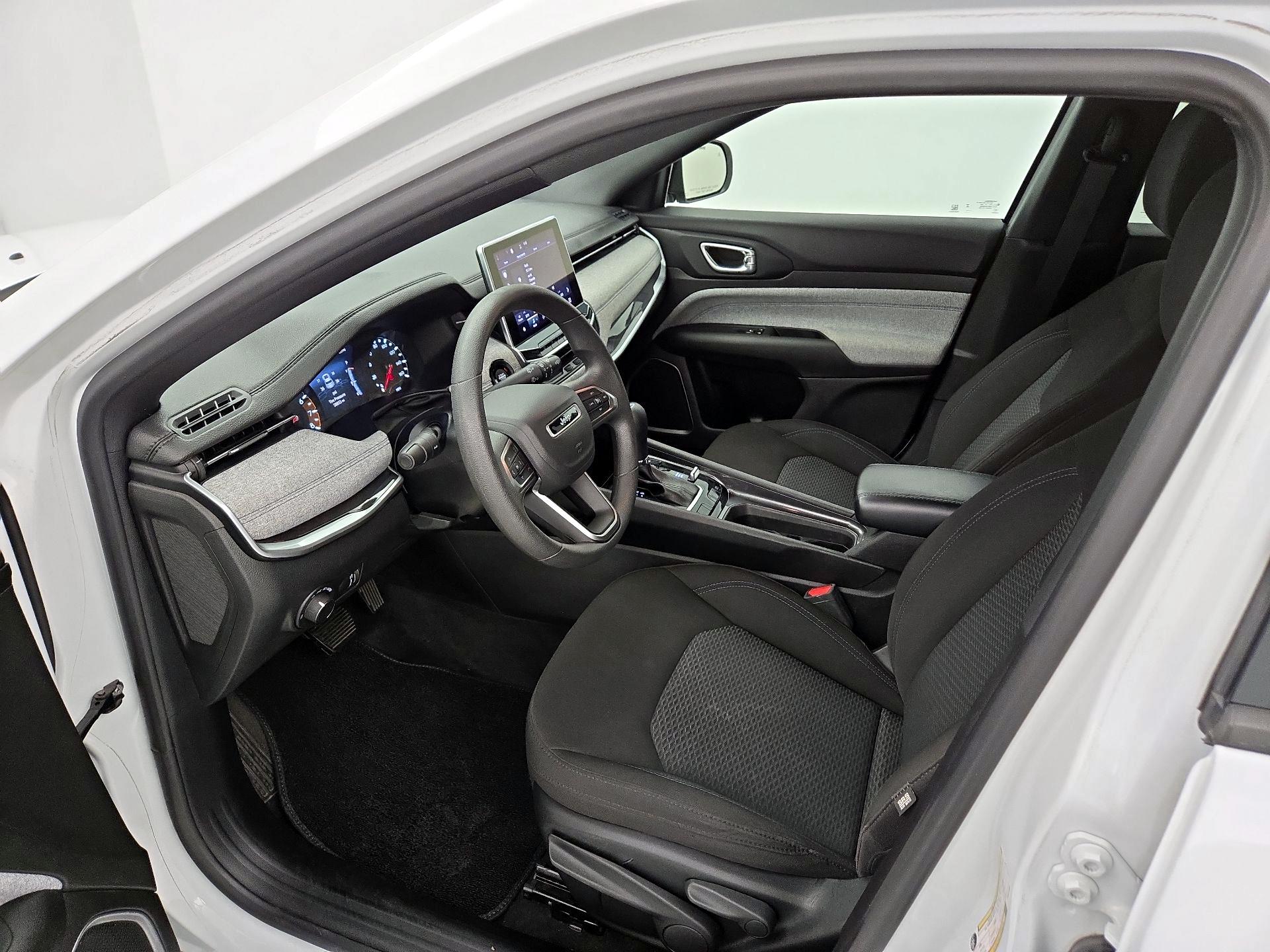 Thumbnail: 2023 Jeep Compass - 11