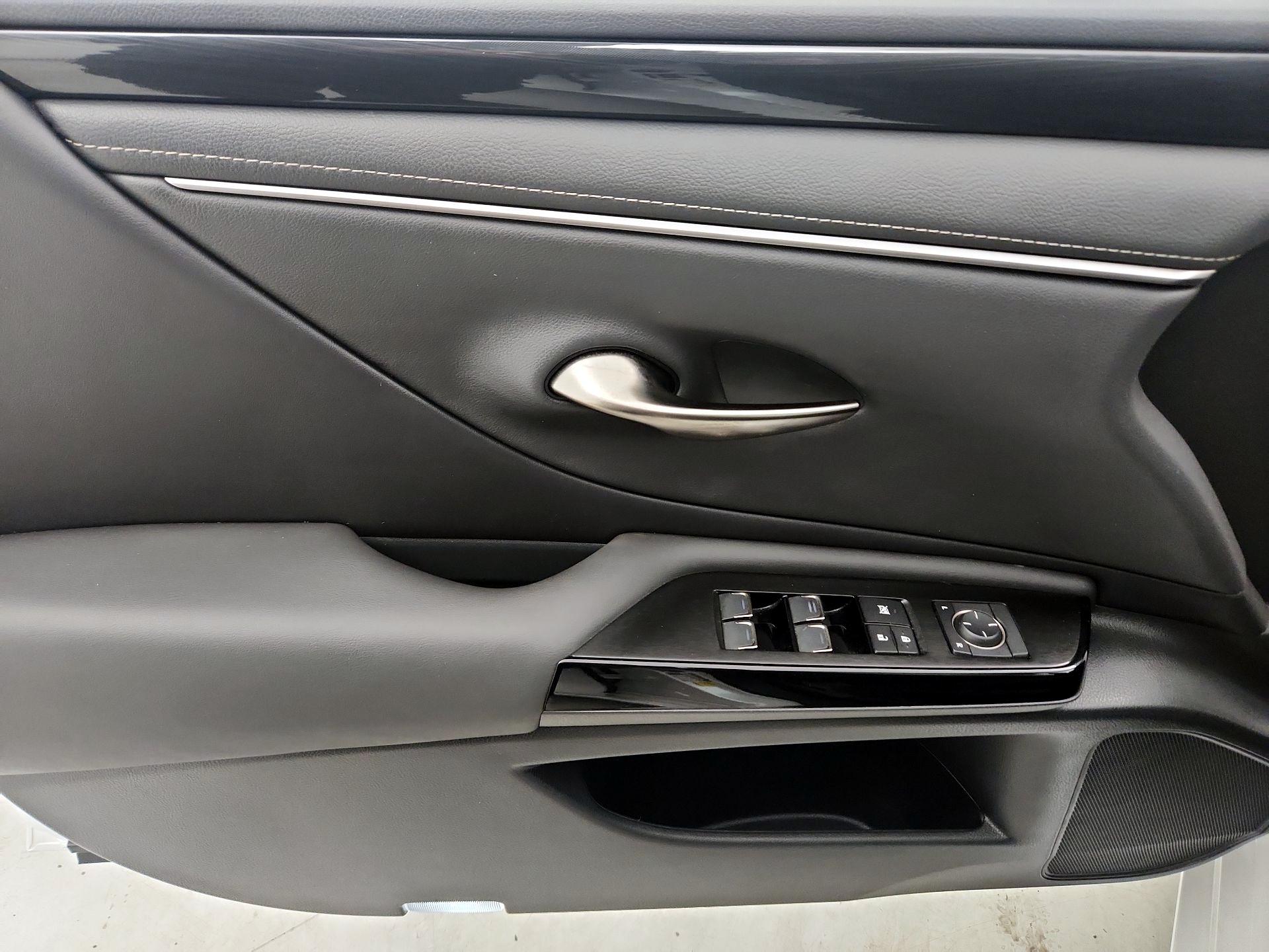 Thumbnail: 2023 Lexus ES - 12