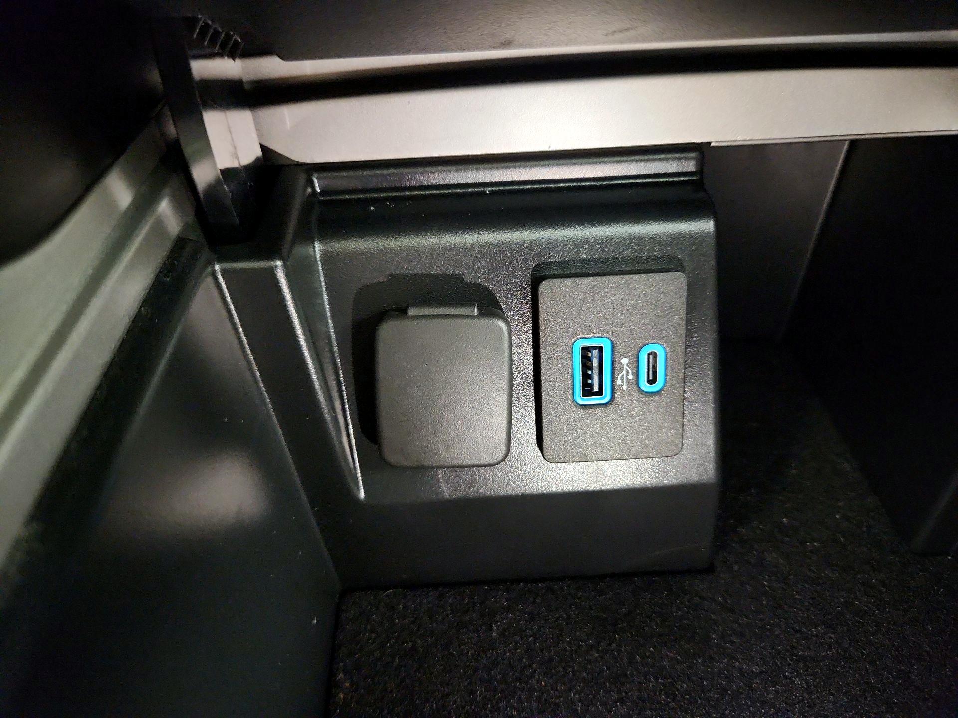 Thumbnail: 2022 Ford Explorer - 19