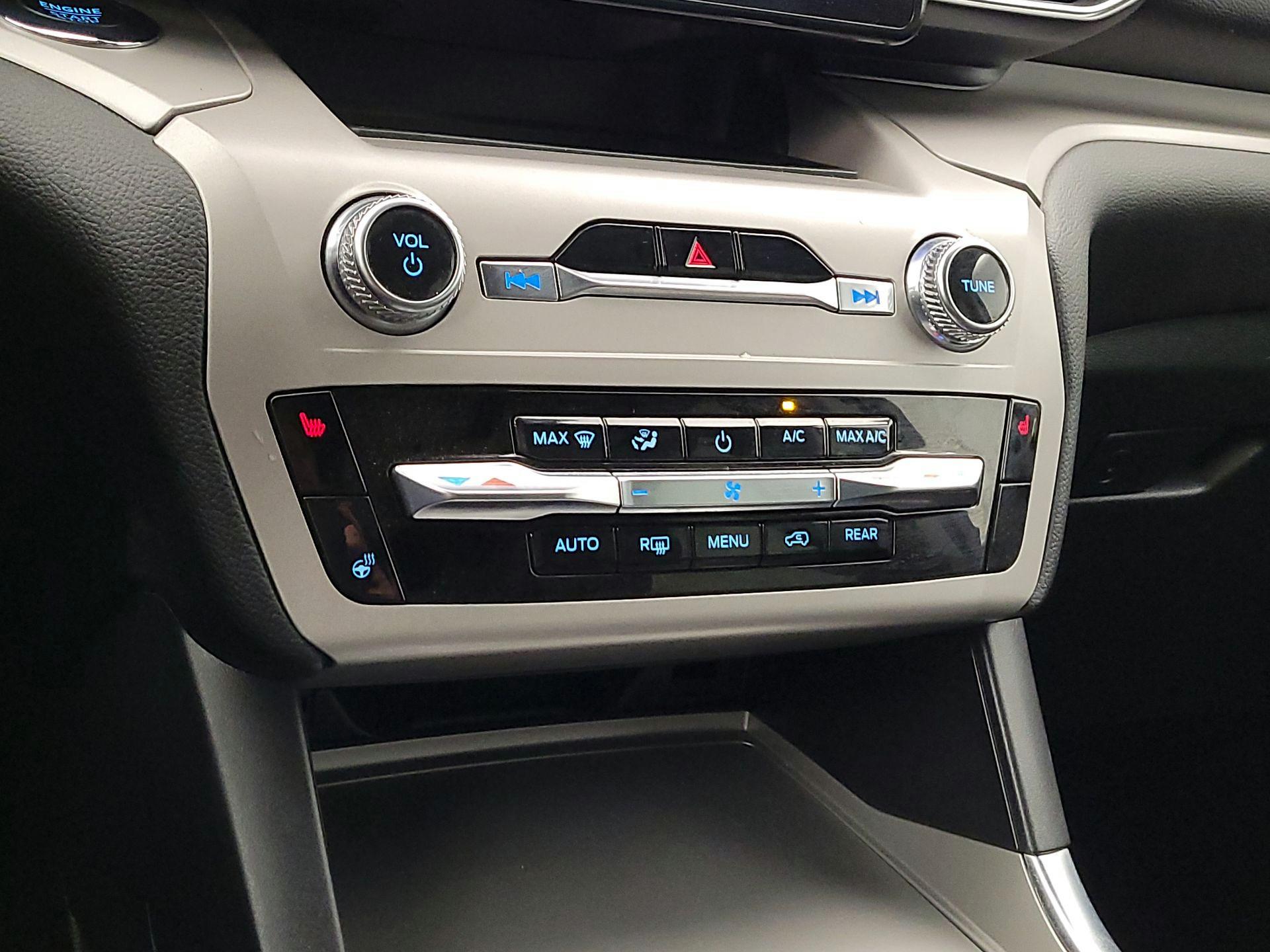 Thumbnail: 2023 Ford Explorer - 16