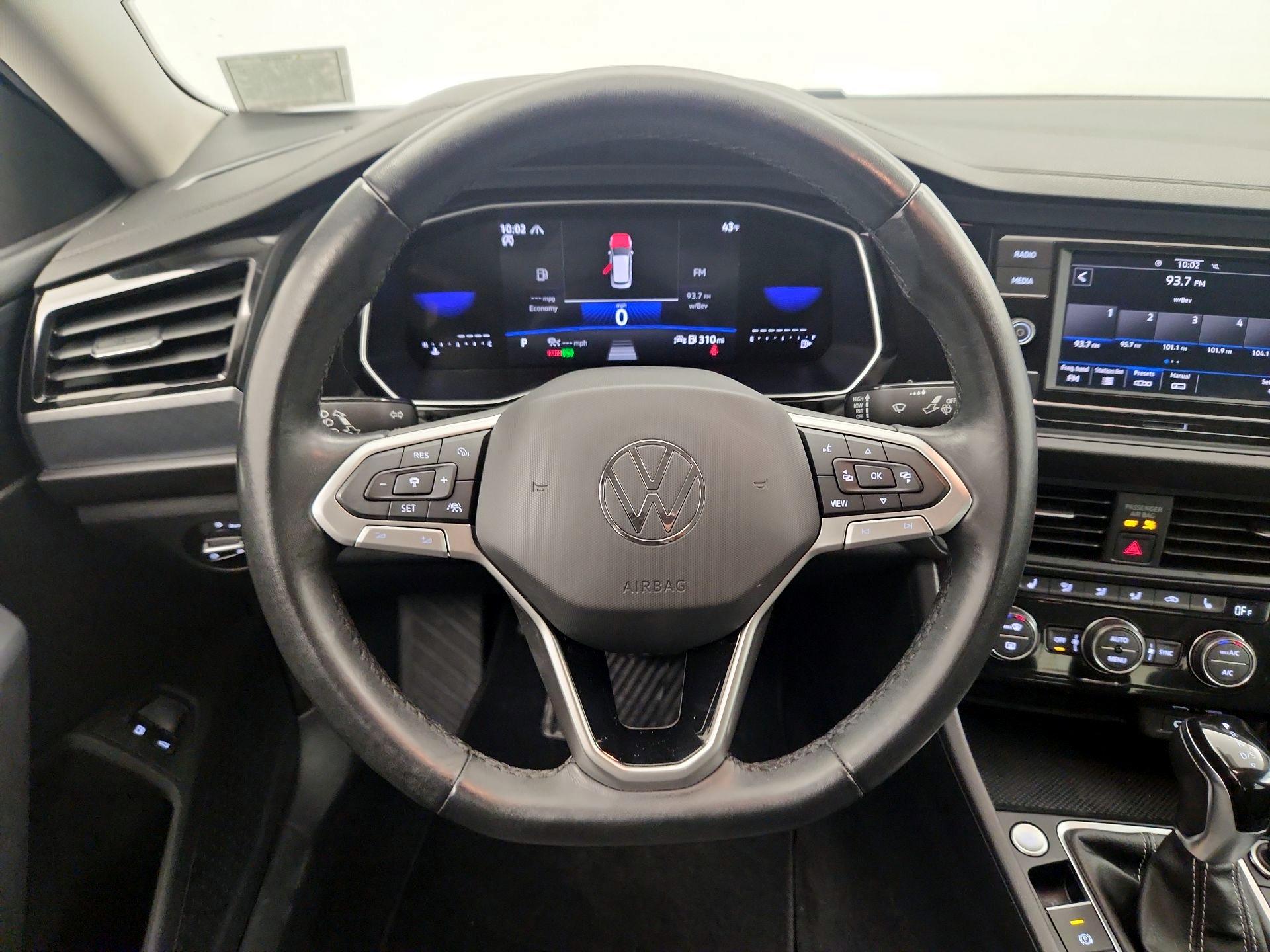 Thumbnail: 2024 Volkswagen Jetta - 10